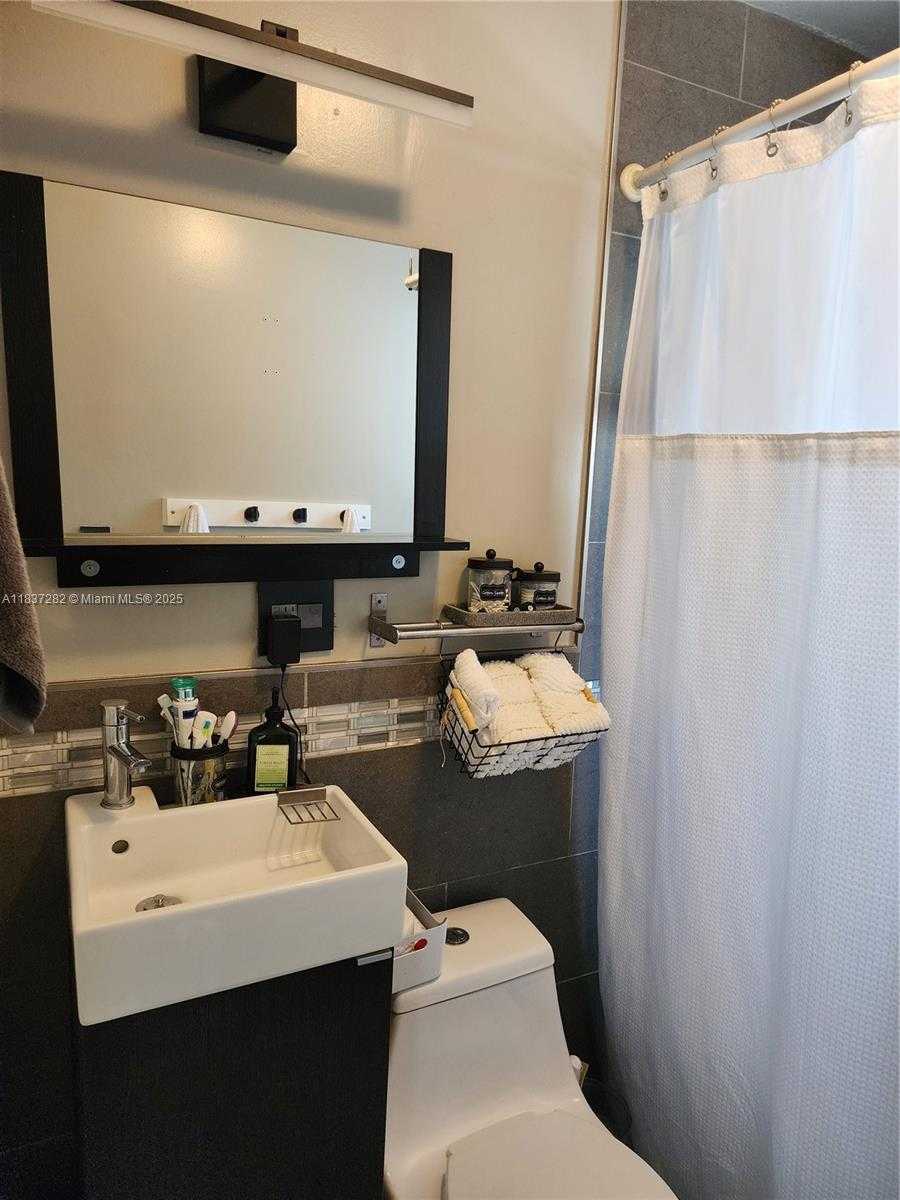 Small Image of 3521 EAST 8TH AVE, Hialeah Number 20