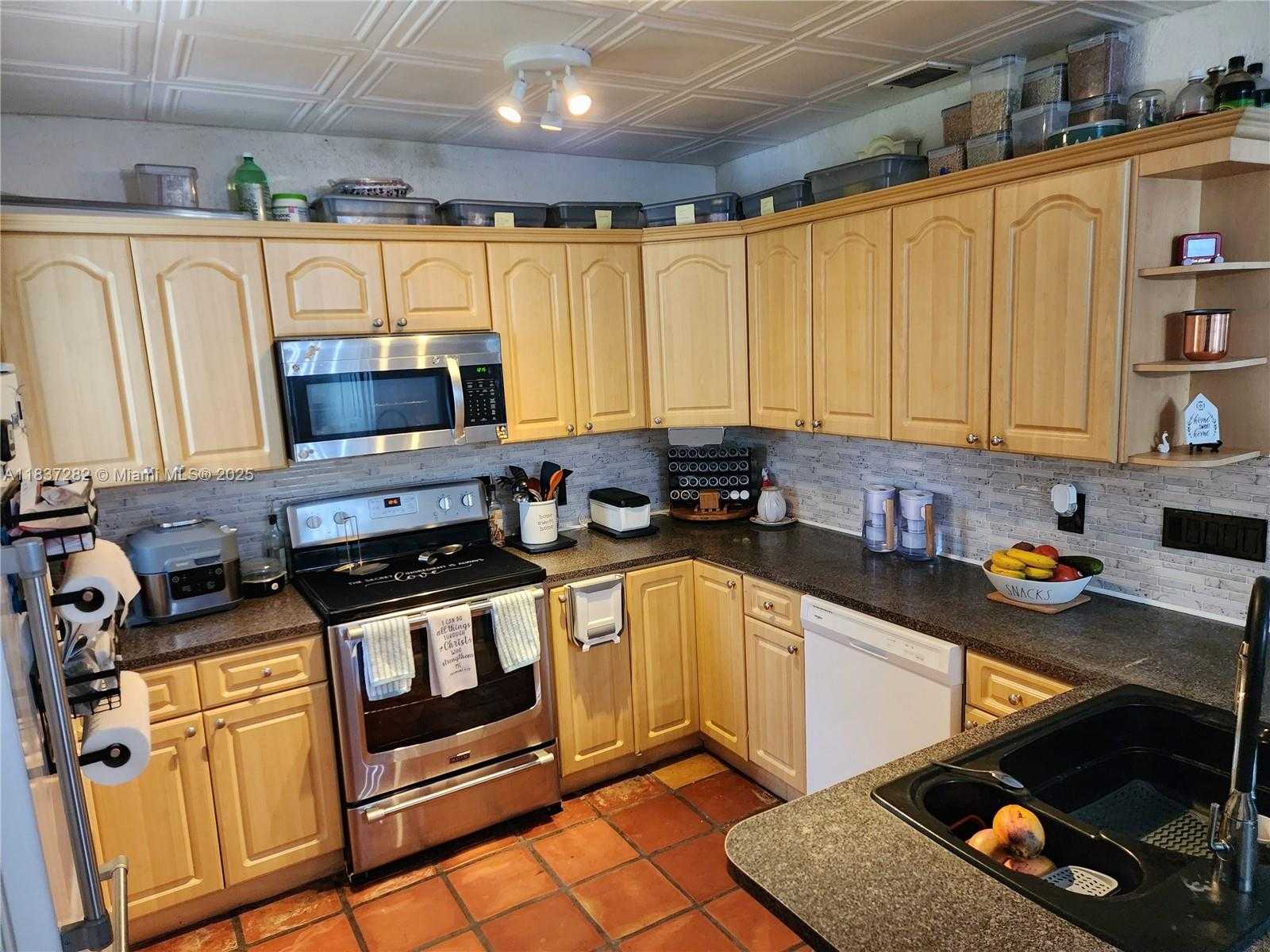 Small Image of 3521 EAST 8TH AVE, Hialeah Number 24