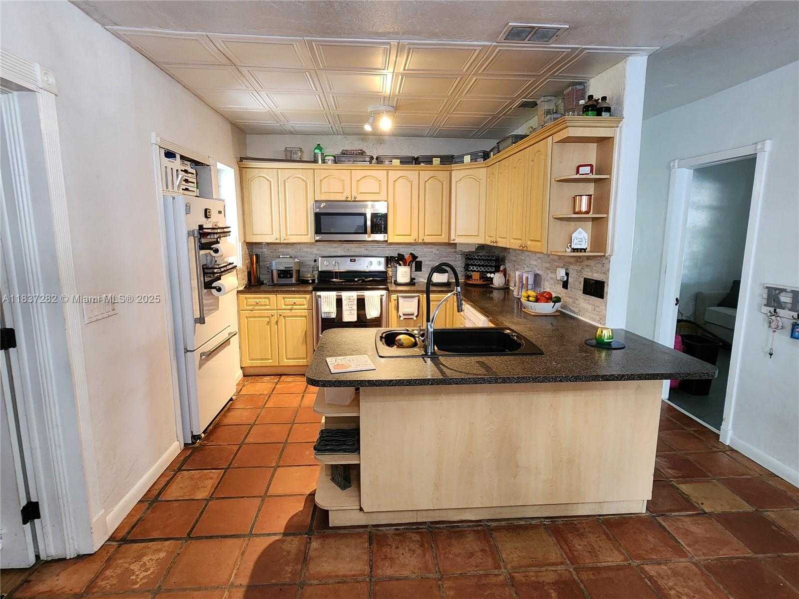 Small Image of 3521 EAST 8TH AVE, Hialeah Number 25