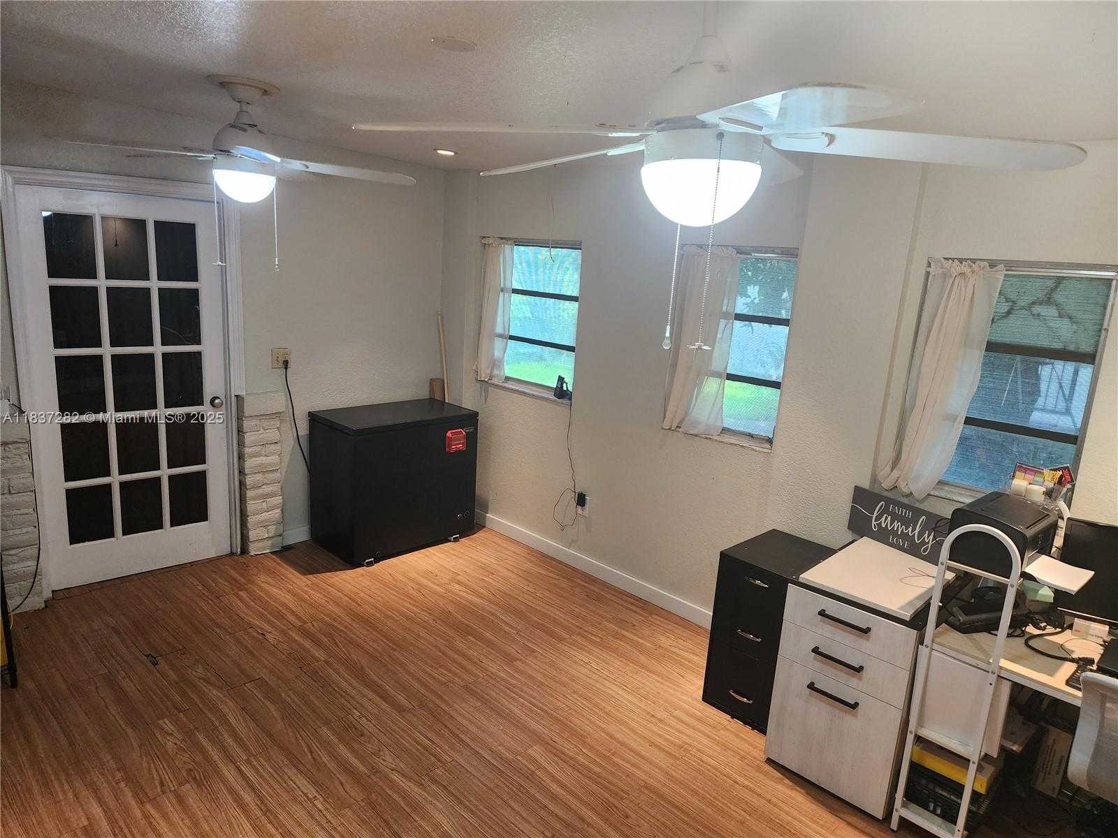 Small Image of 3521 EAST 8TH AVE, Hialeah Number 38