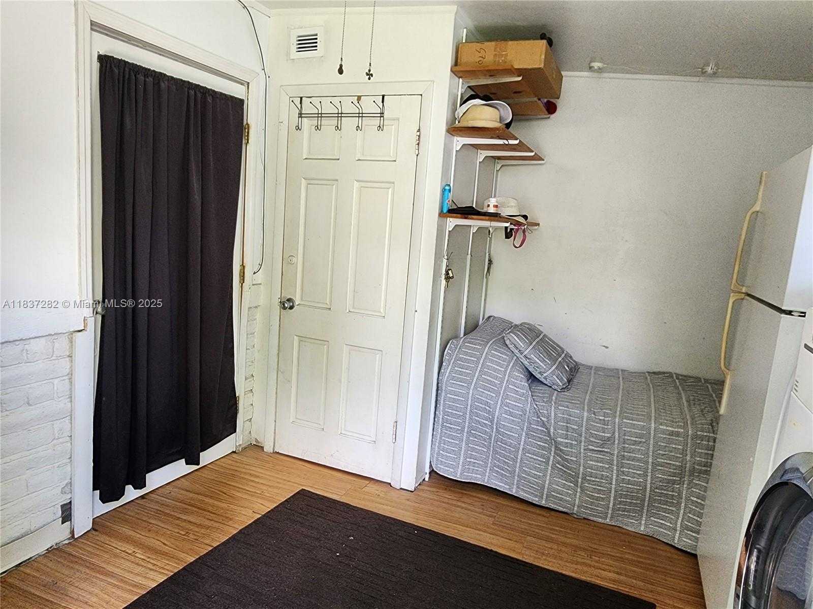 Small Image of 3521 EAST 8TH AVE, Hialeah Number 43
