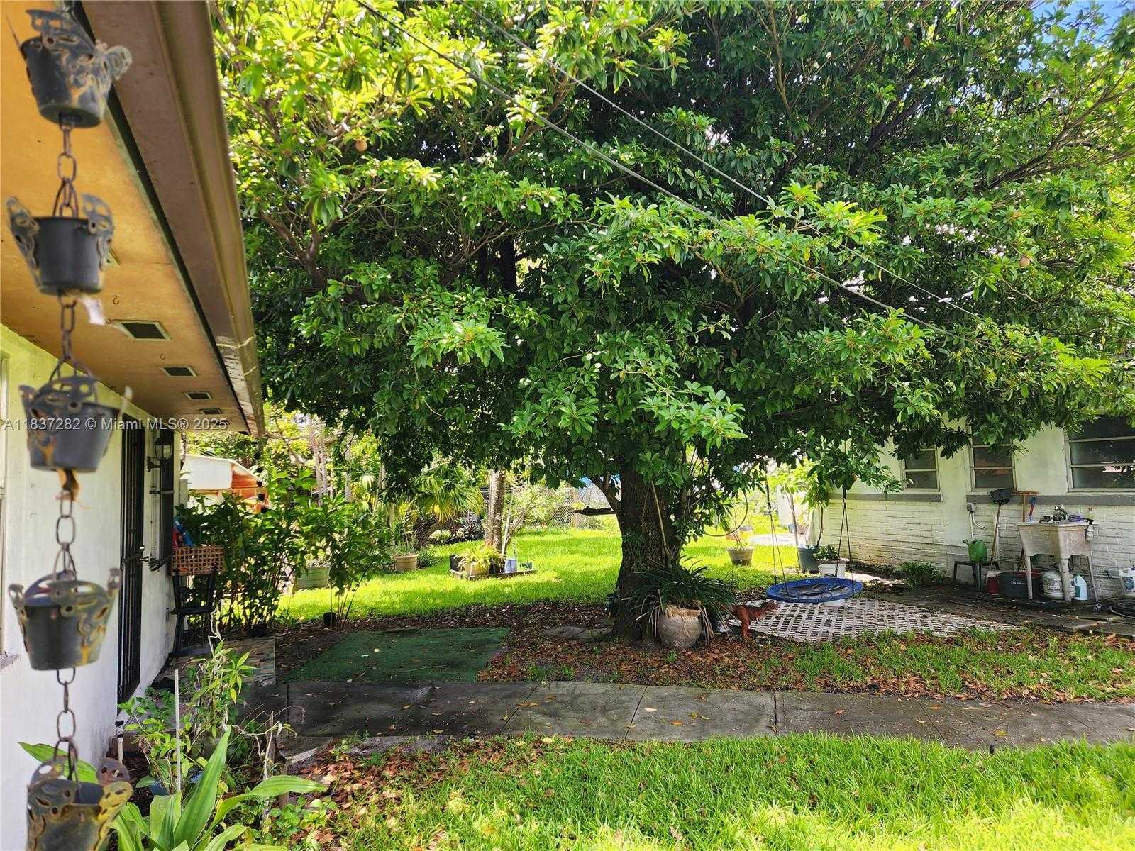Small Image of 3521 EAST 8TH AVE, Hialeah Number 45