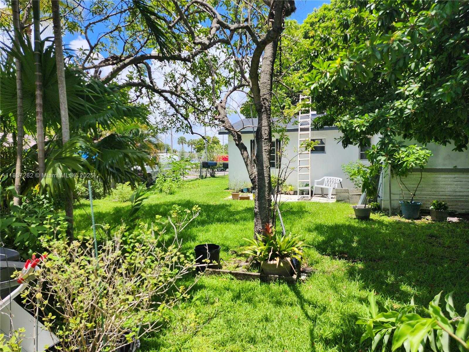 Small Image of 3521 EAST 8TH AVE, Hialeah Number 46