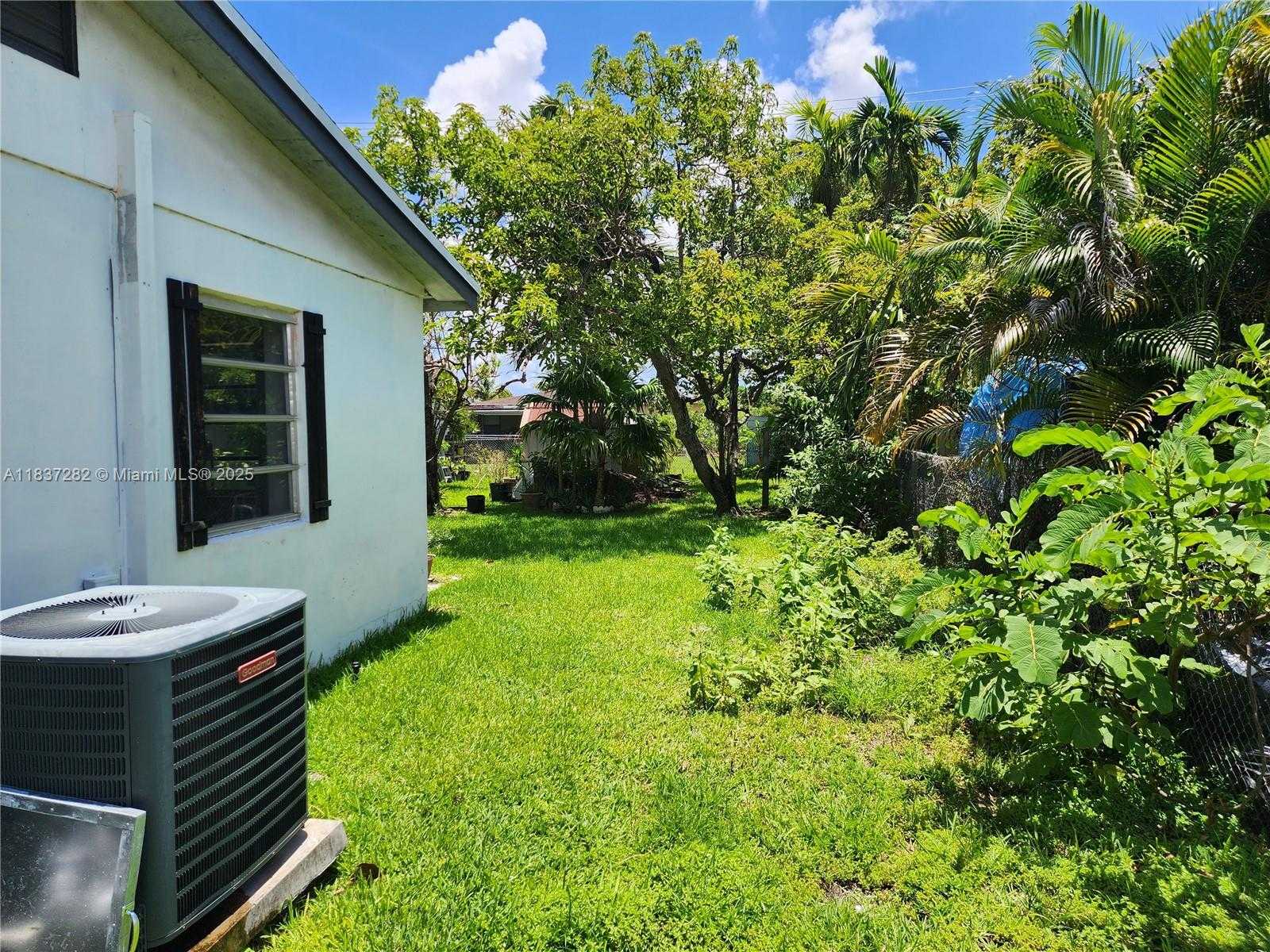 Small Image of 3521 EAST 8TH AVE, Hialeah Number 48