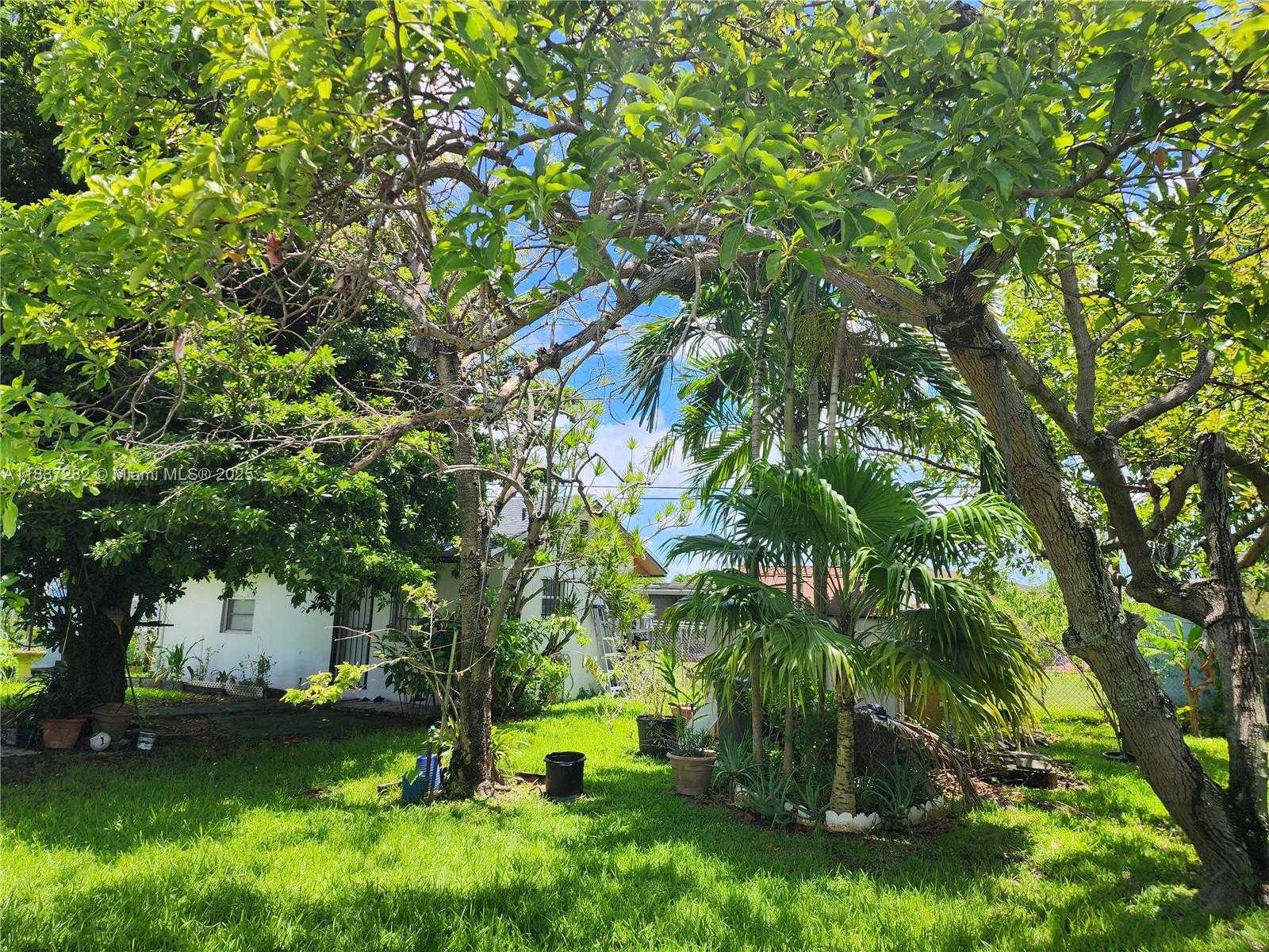 Small Image of 3521 EAST 8TH AVE, Hialeah Number 49