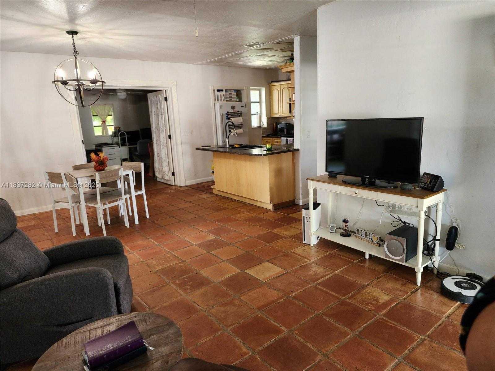 Small Image of 3521 EAST 8TH AVE, Hialeah Number 5