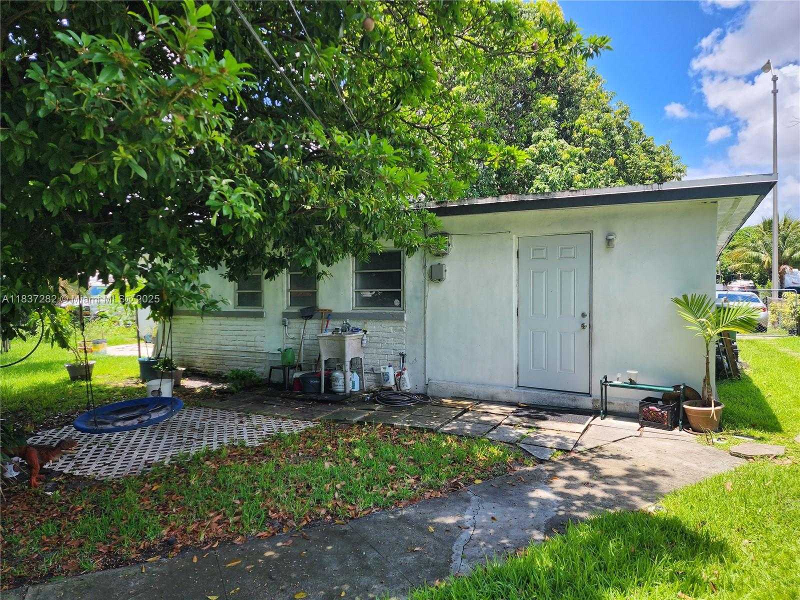 Small Image of 3521 EAST 8TH AVE, Hialeah Number 51