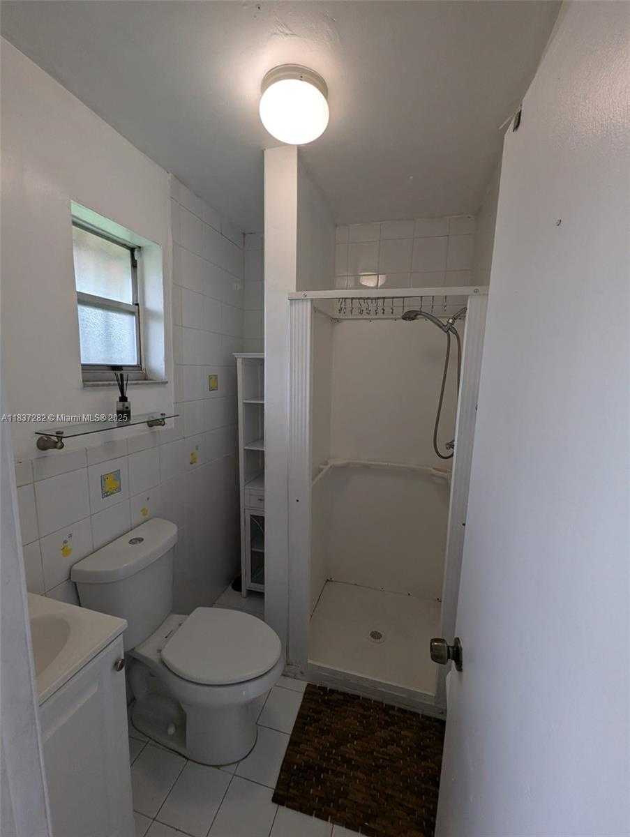 Small Image of 3521 EAST 8TH AVE, Hialeah Number 59