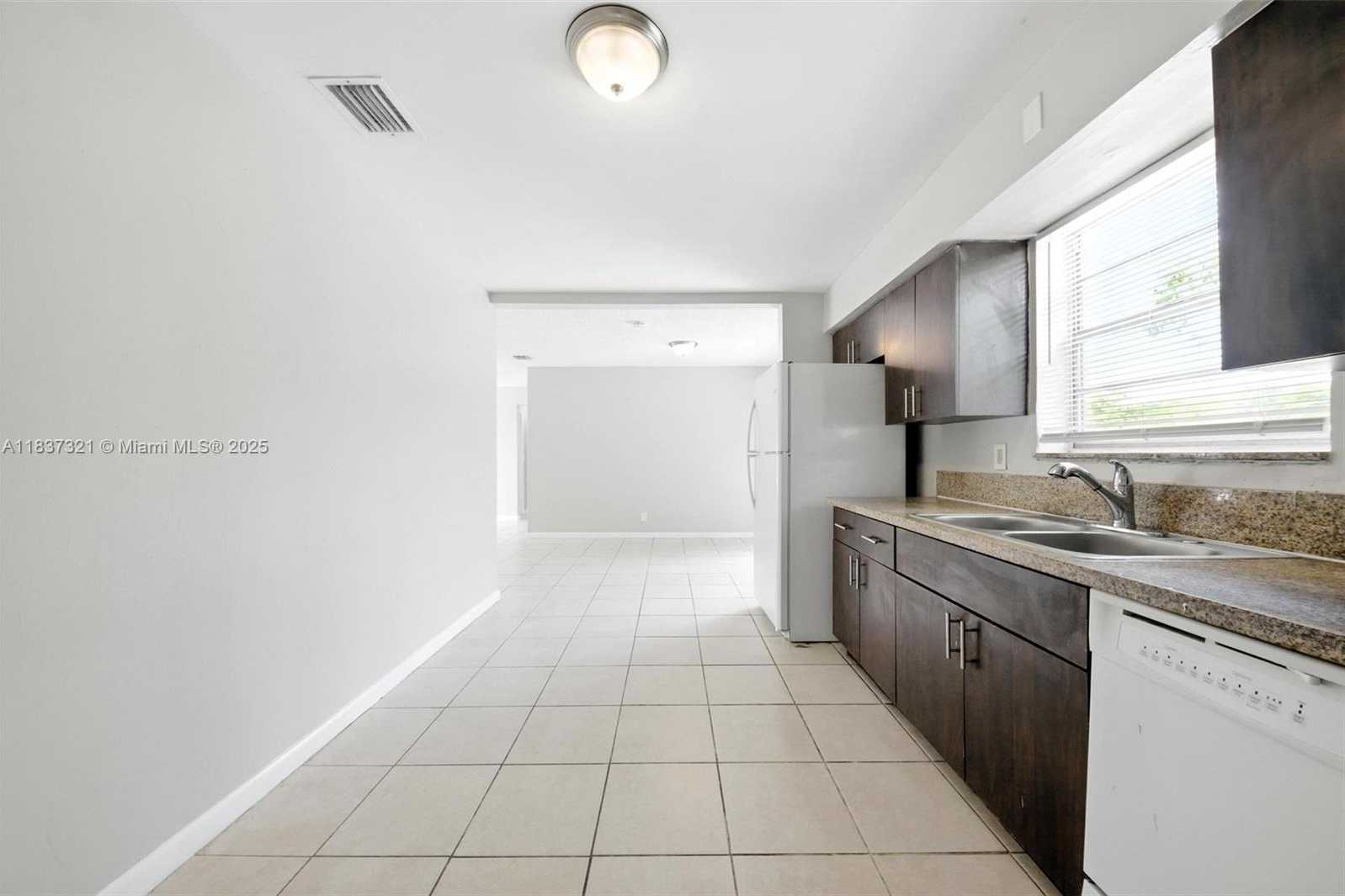 Small Image of 4021 NORTH WEST 7TH AVE, Deerfield Beach Number 8