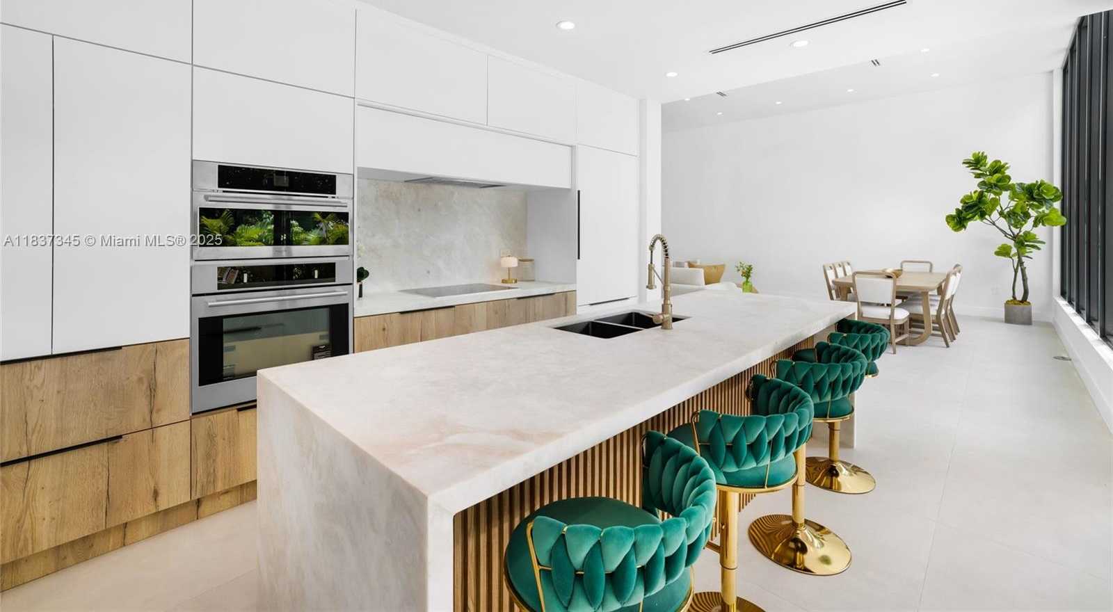 Small Image of Miami Number 10