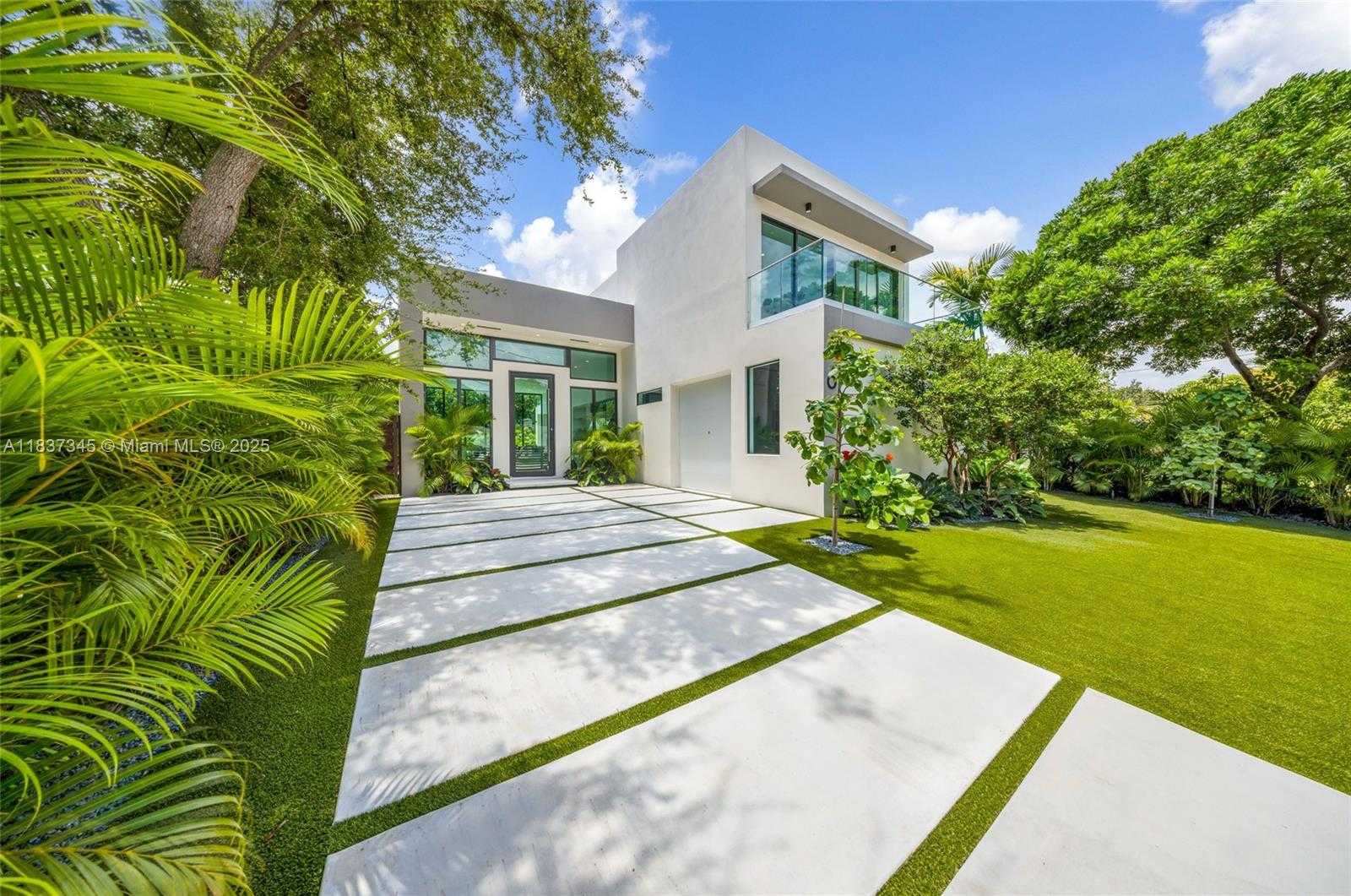 Small Image of Miami Number 22