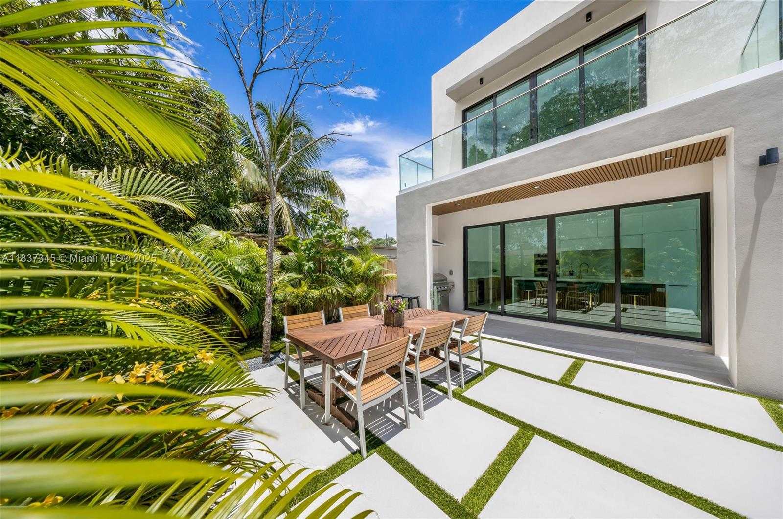 Small Image of Miami Number 26
