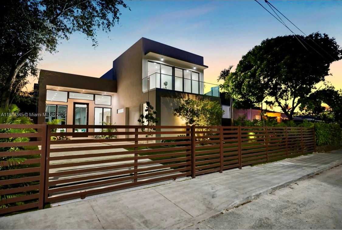 Small Image of Miami Number 30