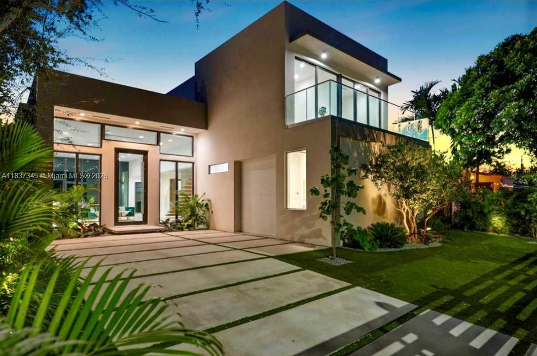 Small Image of Miami Number 31