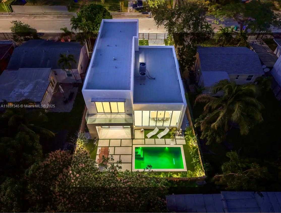 Small Image of Miami Number 32