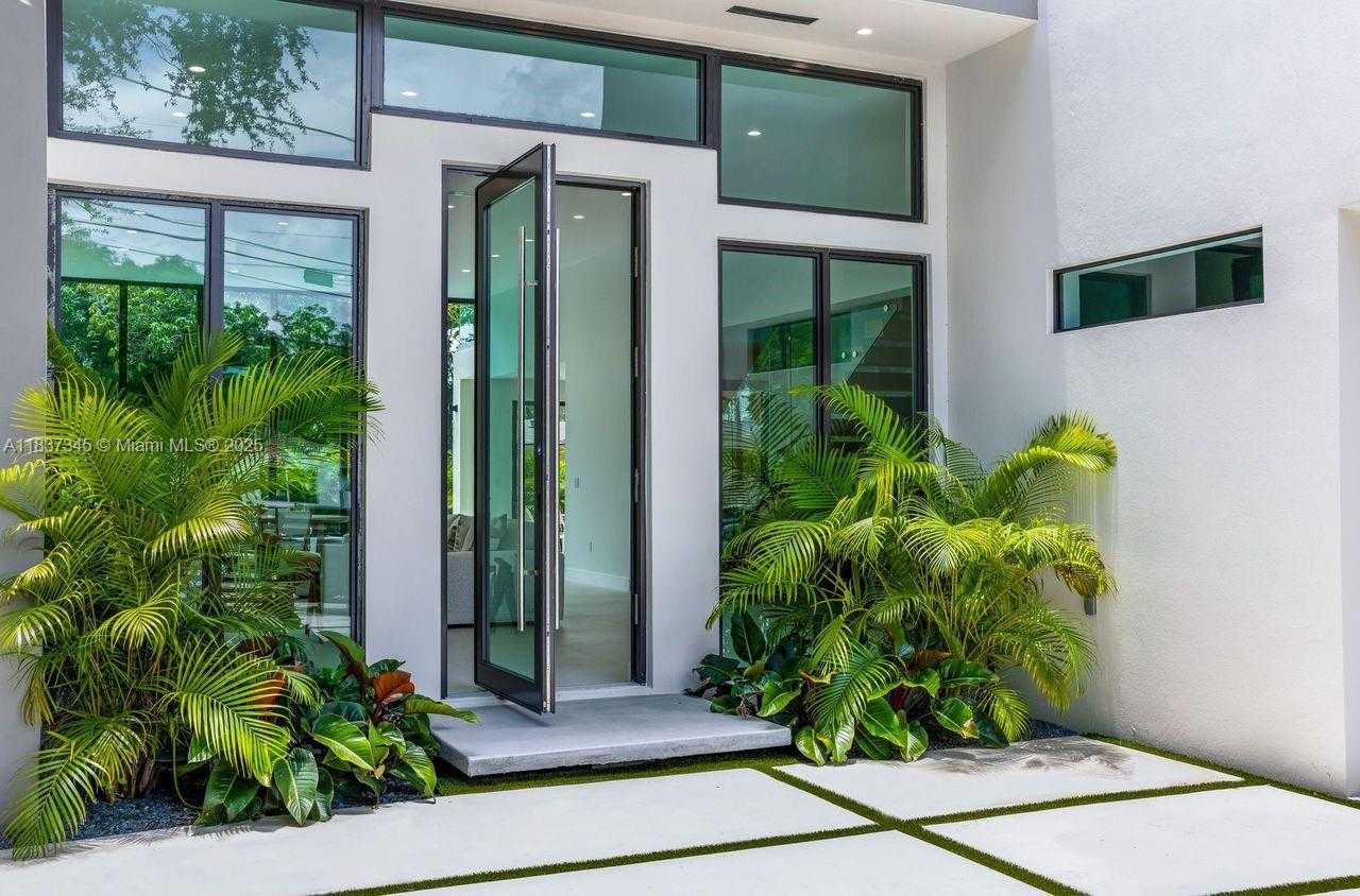 Small Image of Miami Number 34