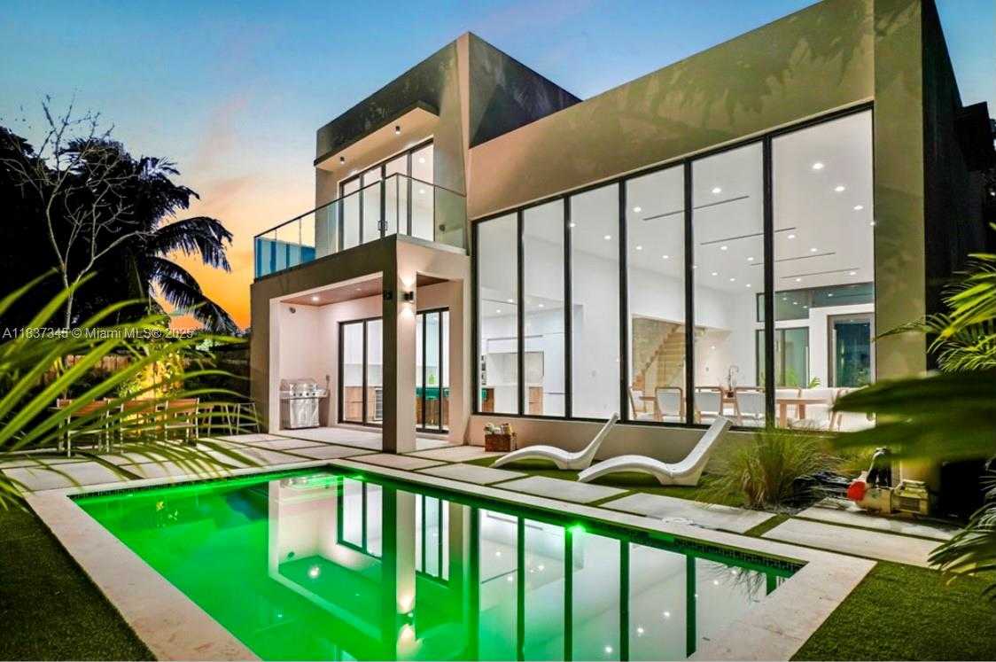 Small Image of Miami Number 36
