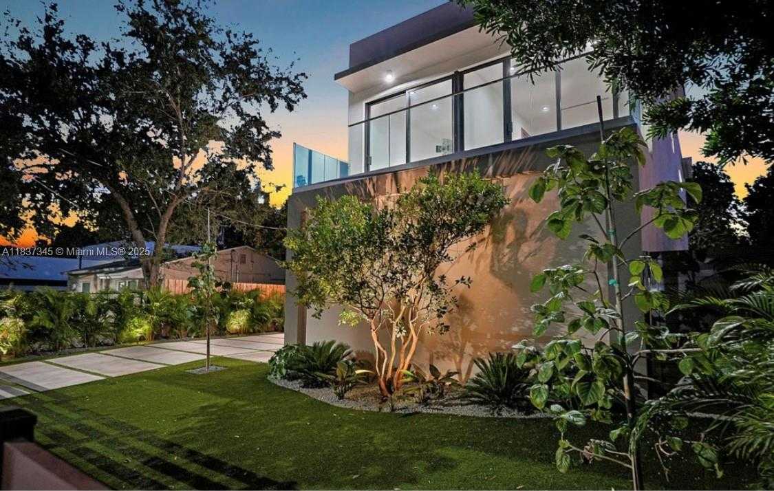 Small Image of Miami Number 4