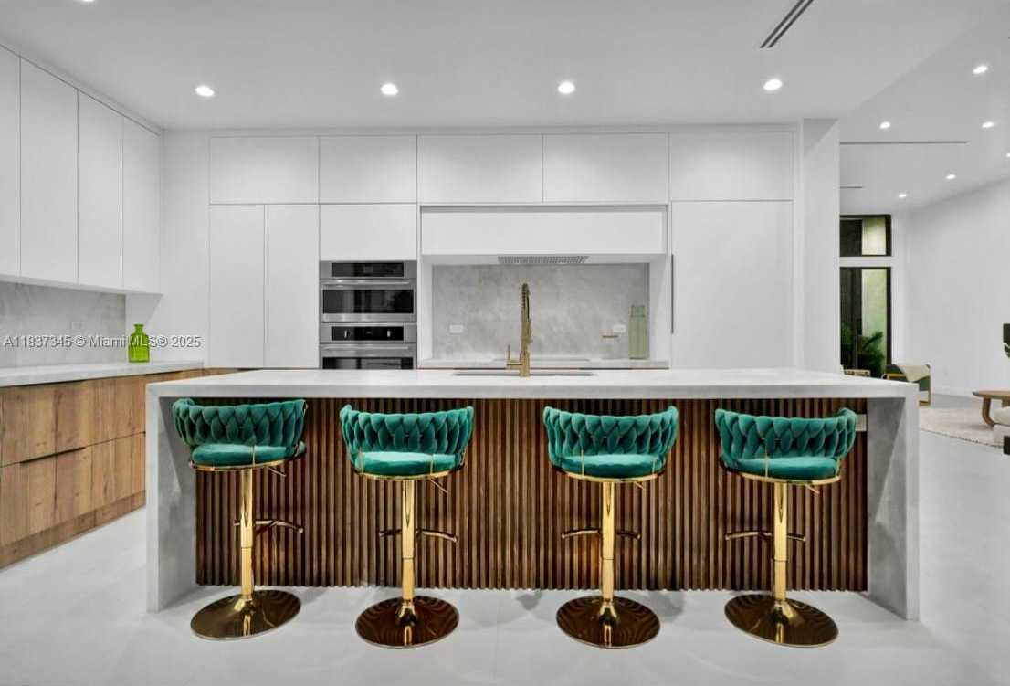 Small Image of Miami Number 6