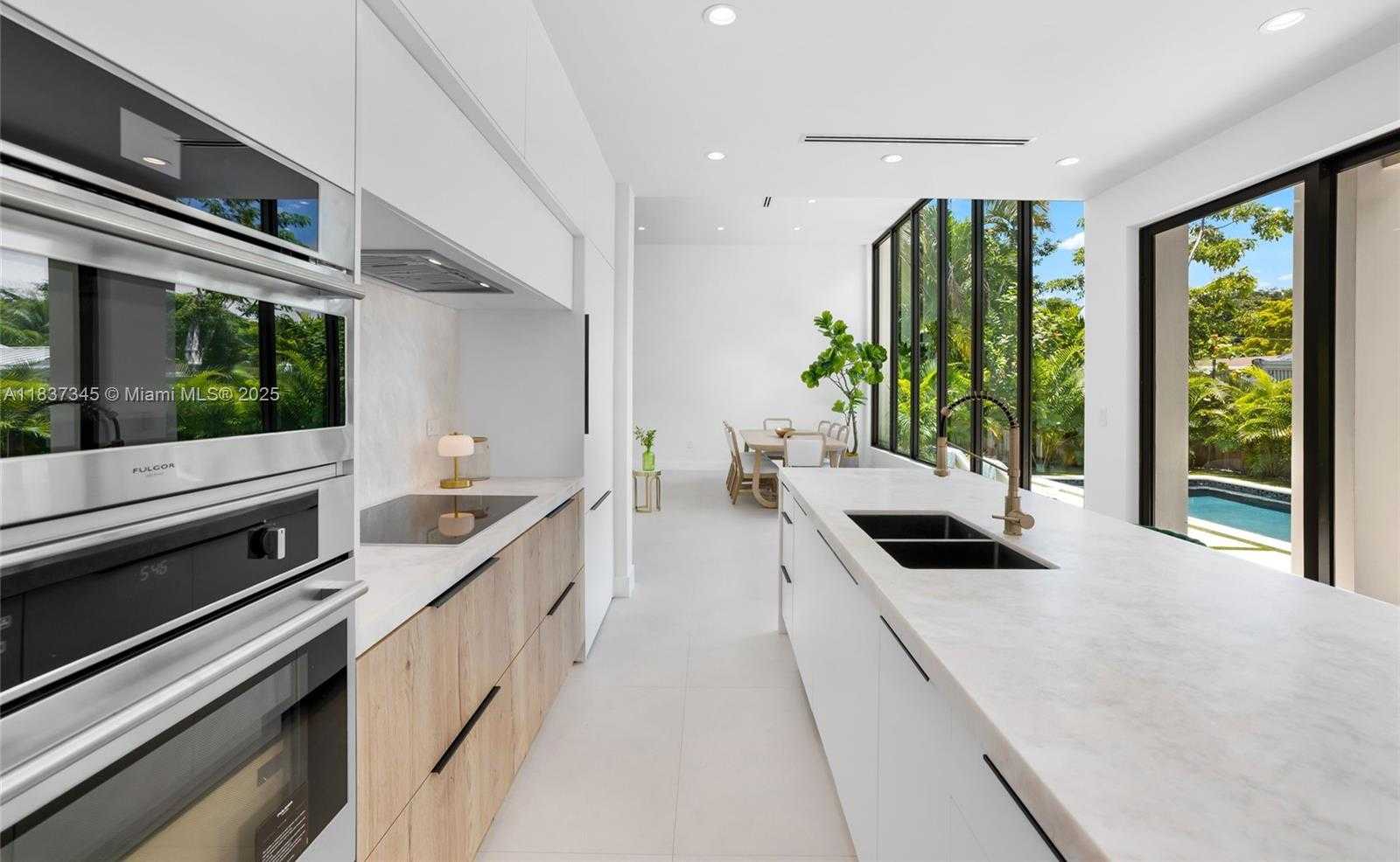Small Image of Miami Number 9