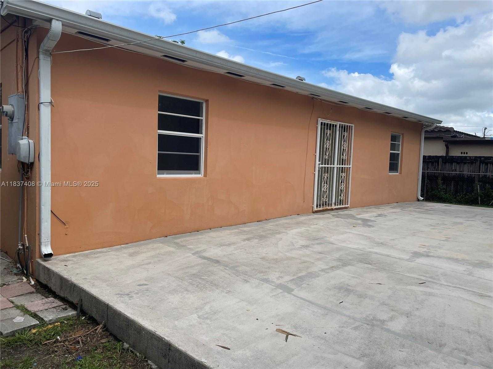 Small Image of 320 EAST 58TH ST, Hialeah Number 13