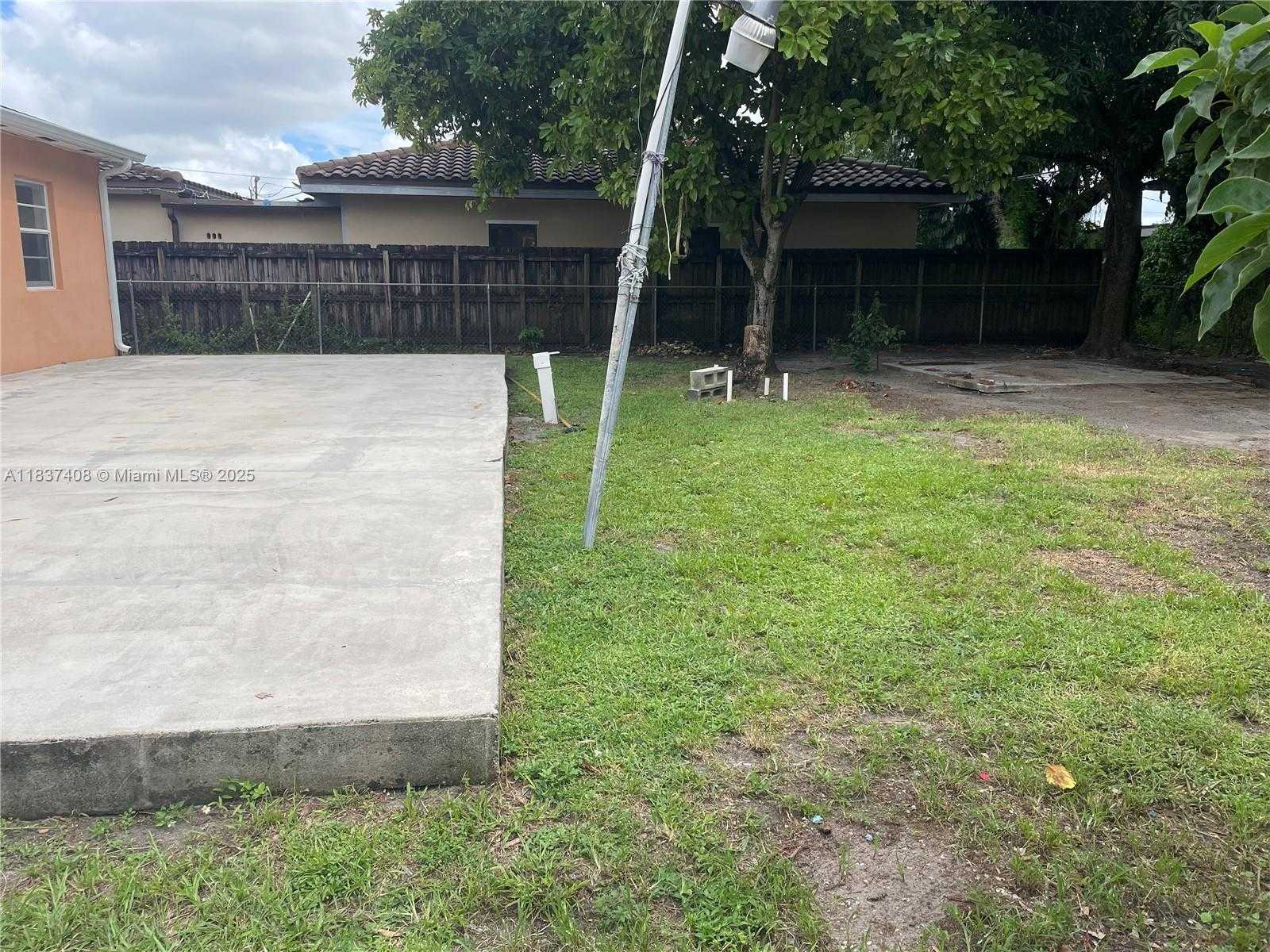 Small Image of 320 EAST 58TH ST, Hialeah Number 14
