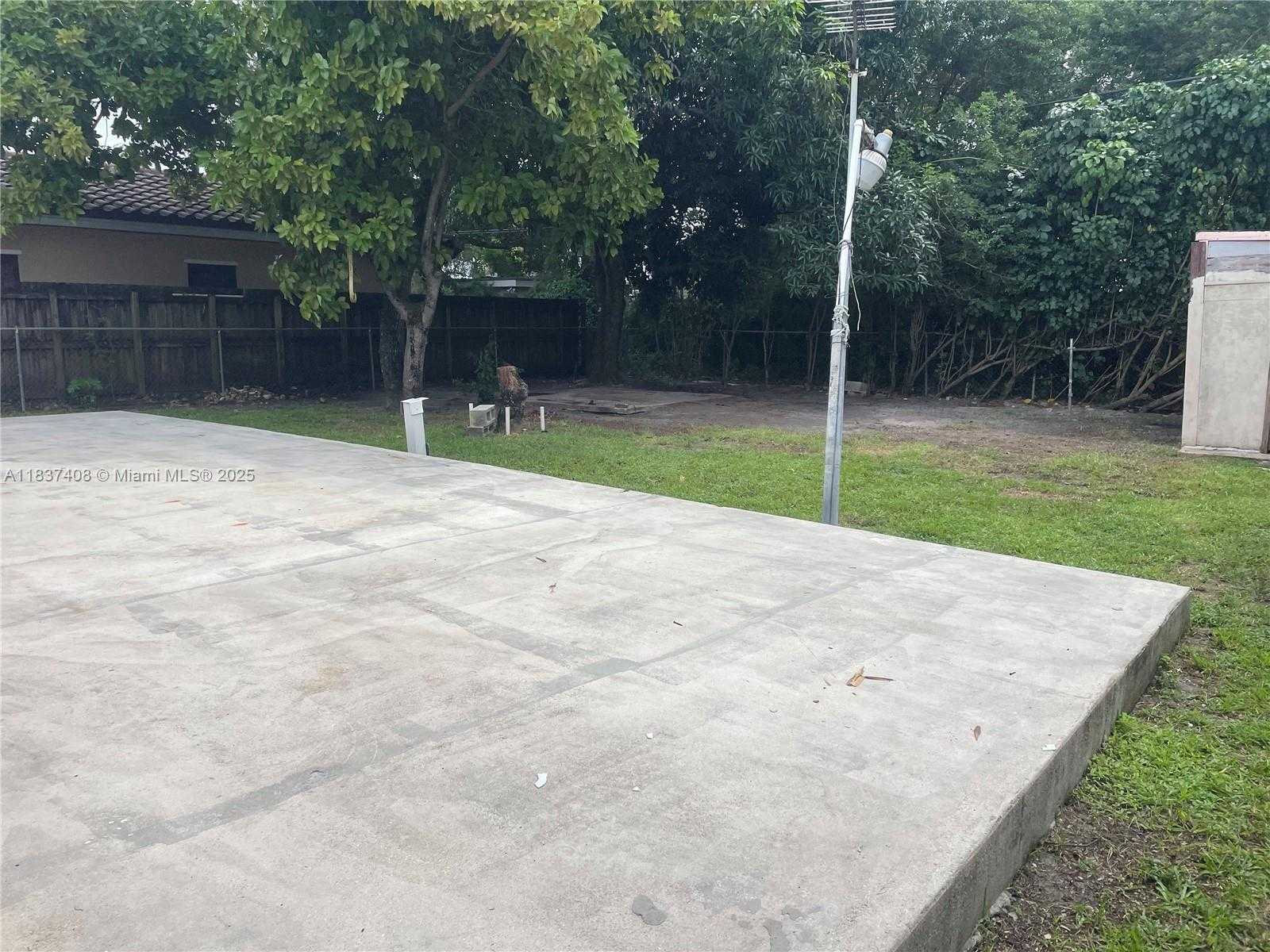 Small Image of 320 EAST 58TH ST, Hialeah Number 15