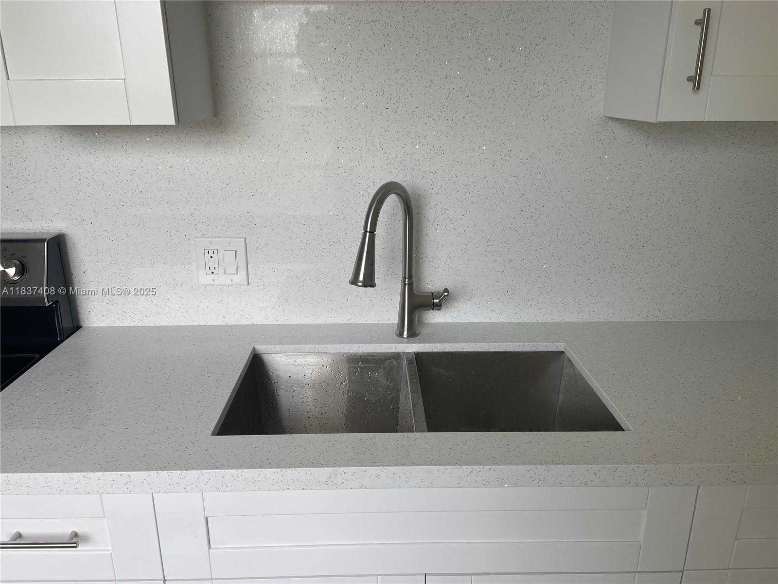 Small Image of 320 EAST 58TH ST, Hialeah Number 6