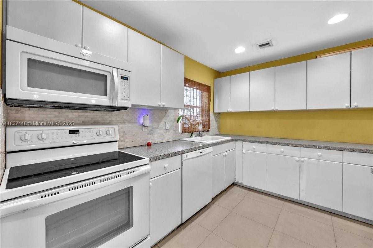 Small Image of 5287 NORTH WEST 193RD LN, Miami Gardens Number 13