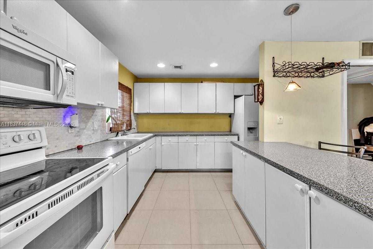 Small Image of 5287 NORTH WEST 193RD LN, Miami Gardens Number 14