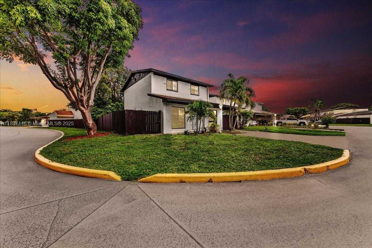 Small Image of 5287 NORTH WEST 193RD LN, Miami Gardens Number 2