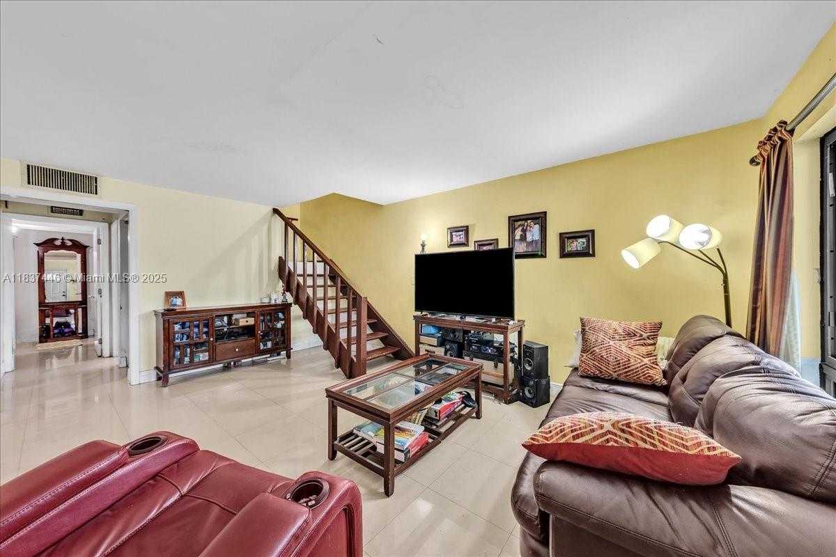 Small Image of 5287 NORTH WEST 193RD LN, Miami Gardens Number 4