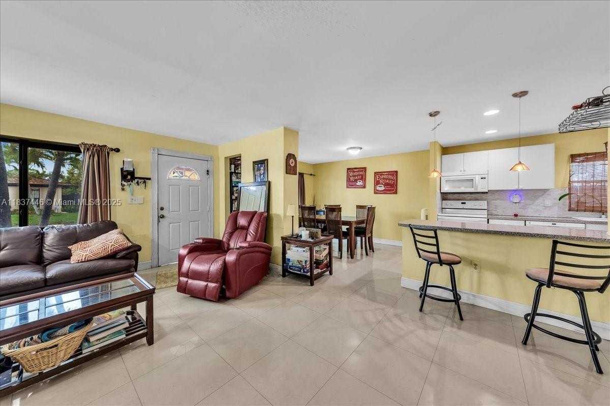 Small Image of 5287 NORTH WEST 193RD LN, Miami Gardens Number 6