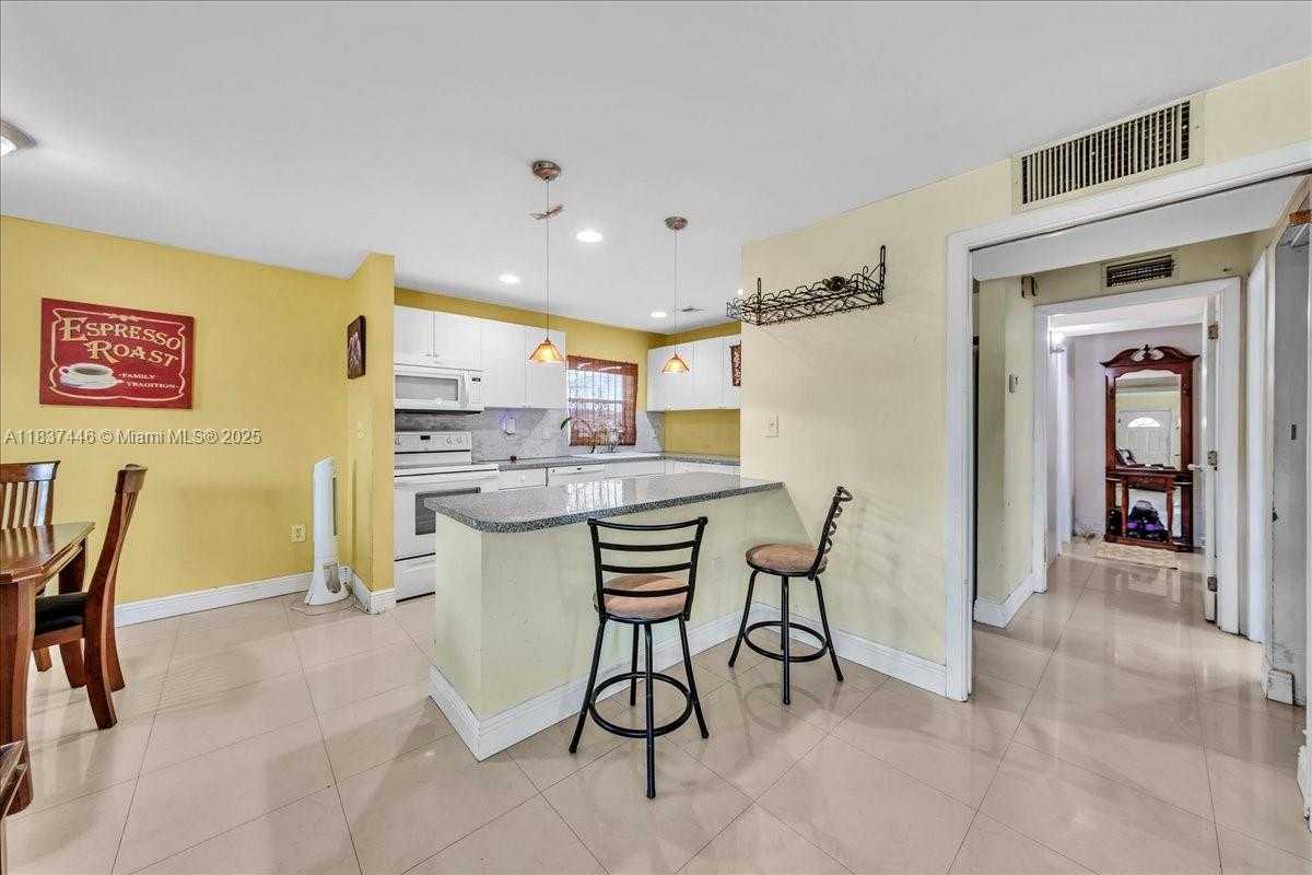Small Image of 5287 NORTH WEST 193RD LN, Miami Gardens Number 7
