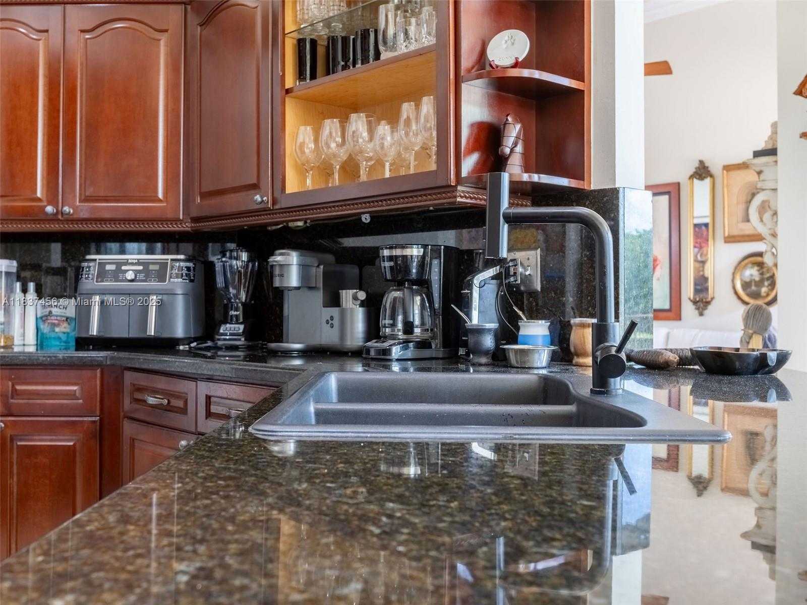 Small Image of 3043 LAKEWOOD DR, Weston Number 12