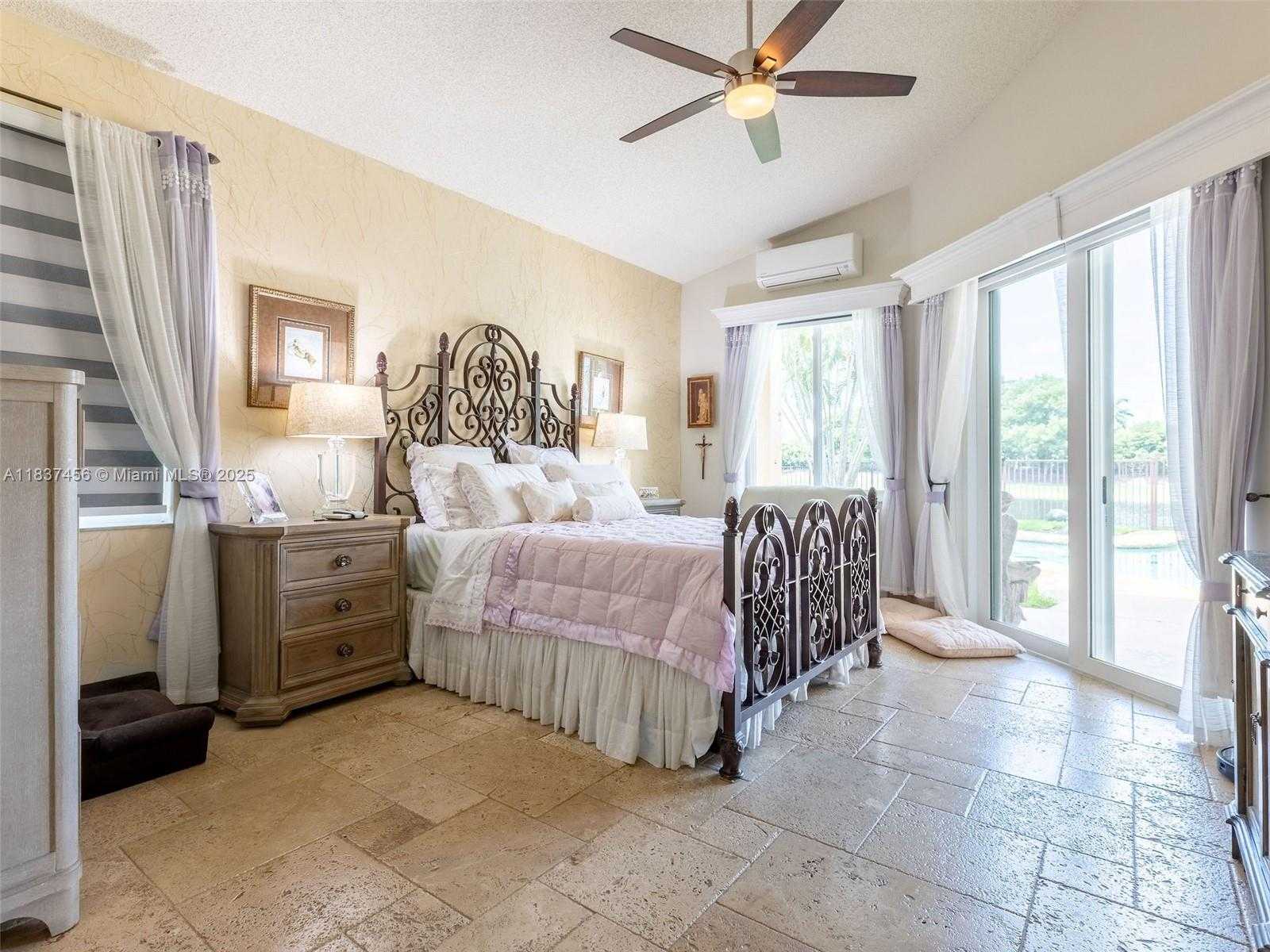 Small Image of 3043 LAKEWOOD DR, Weston Number 15
