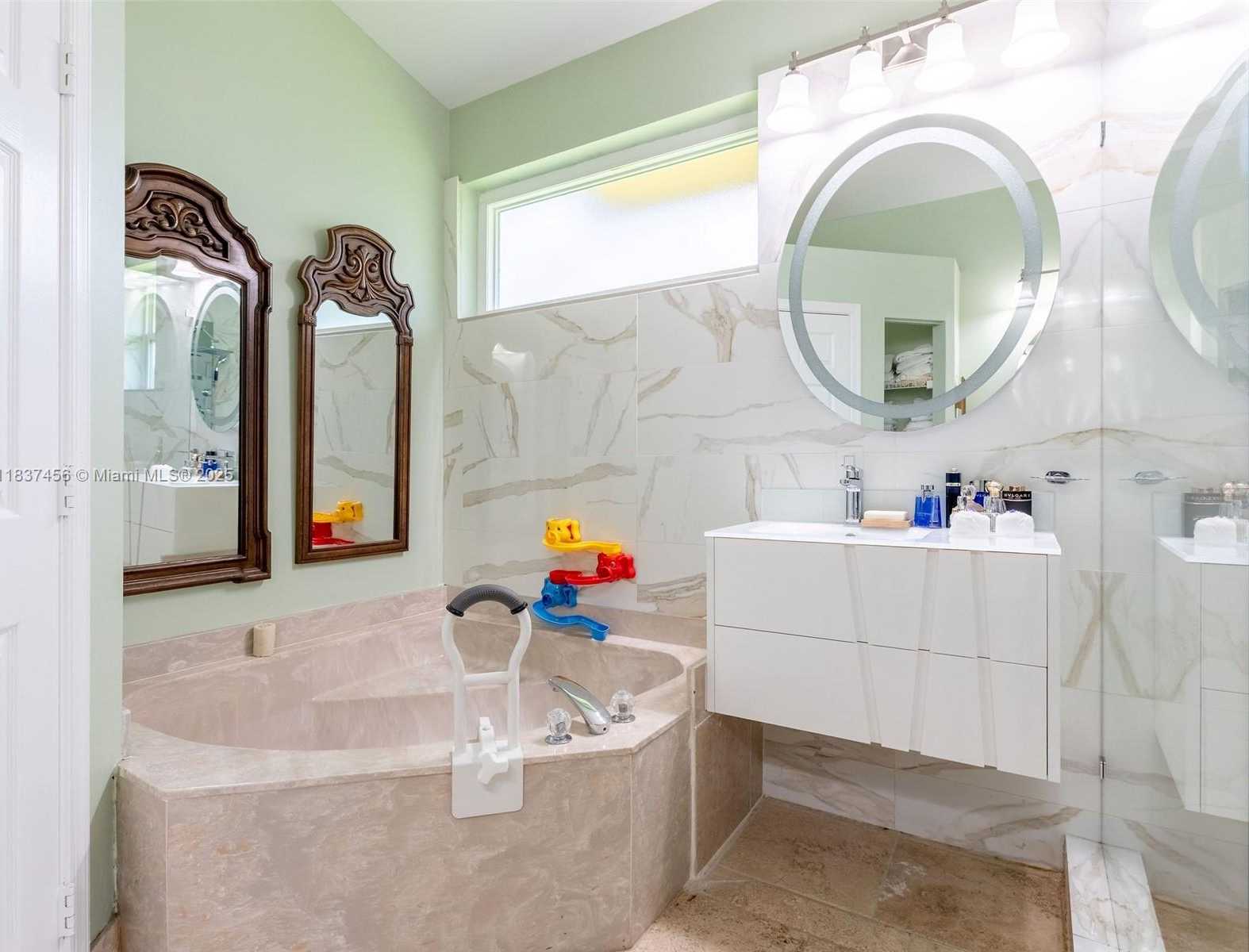 Small Image of 3043 LAKEWOOD DR, Weston Number 17