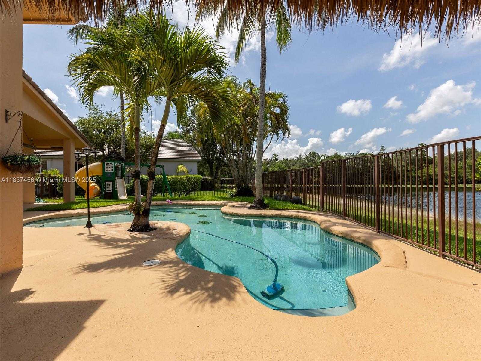 Small Image of 3043 LAKEWOOD DR, Weston Number 28