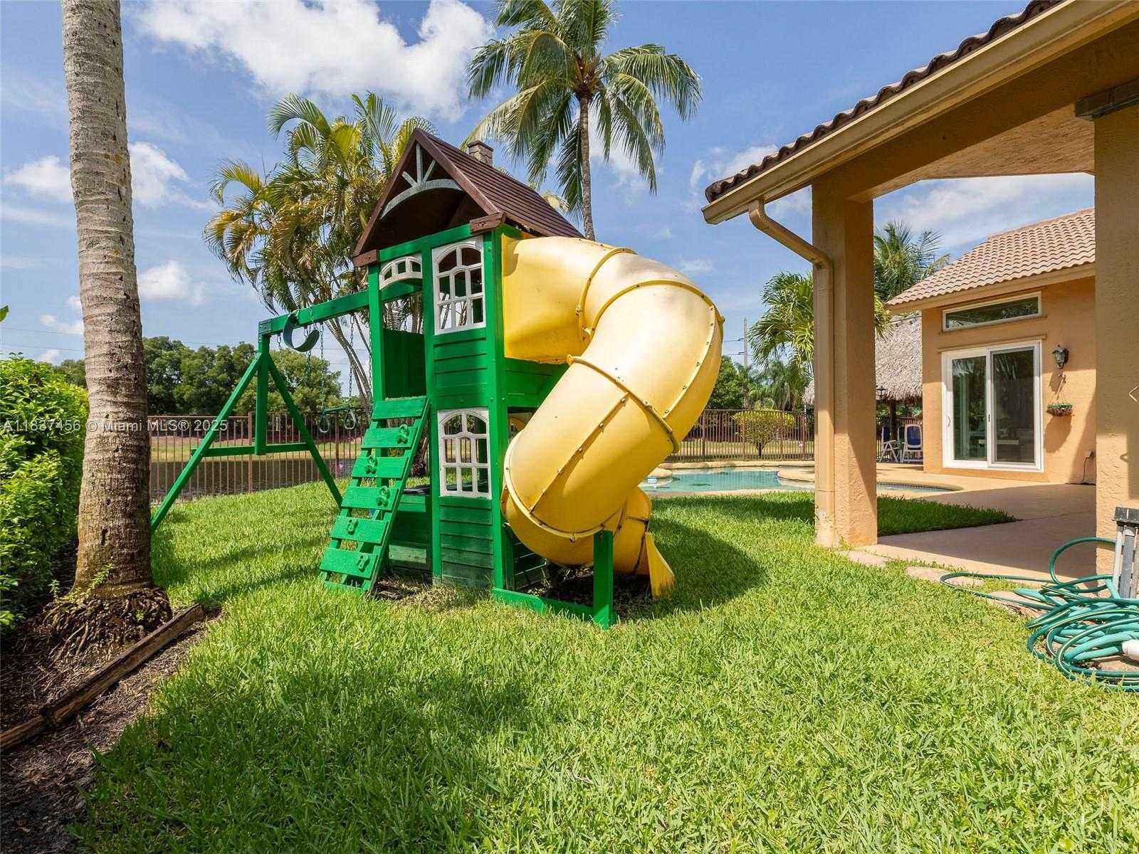 Small Image of 3043 LAKEWOOD DR, Weston Number 29