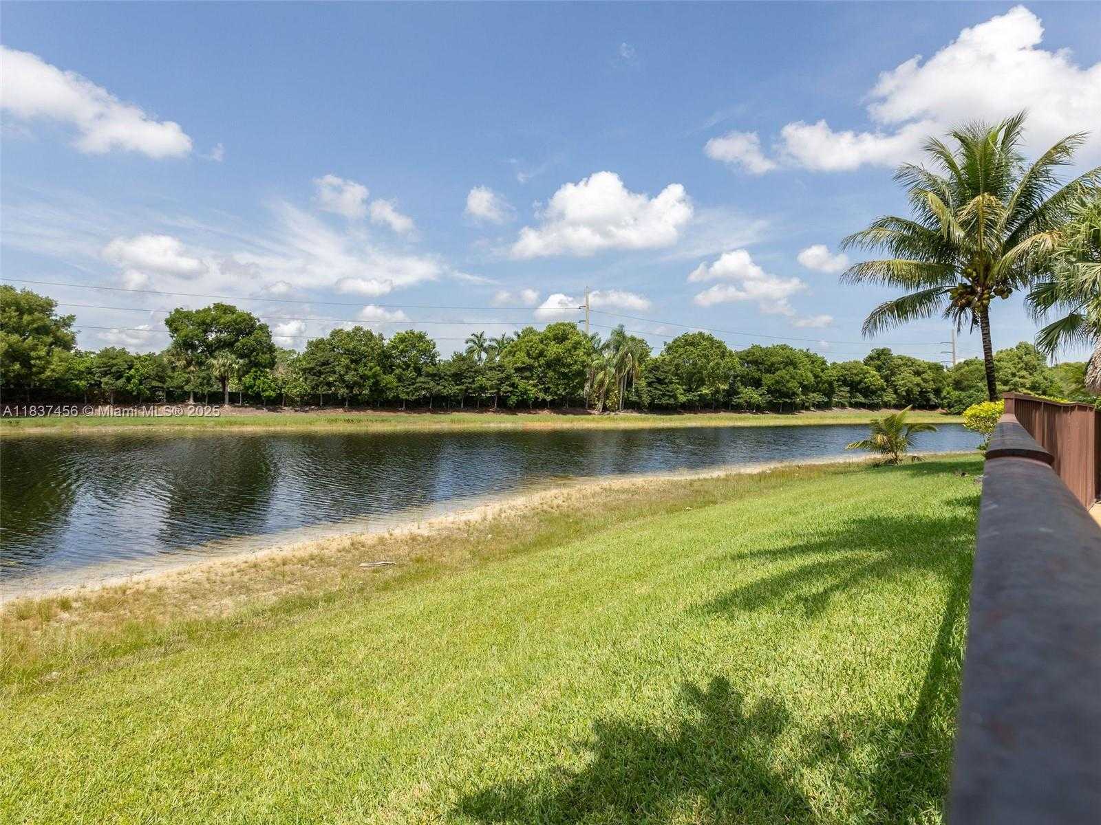 Small Image of 3043 LAKEWOOD DR, Weston Number 31