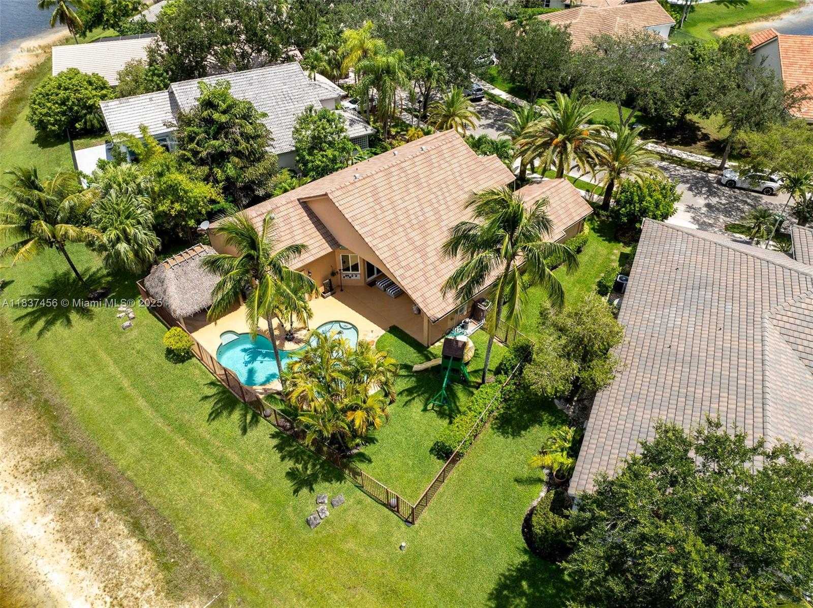 Small Image of 3043 LAKEWOOD DR, Weston Number 32