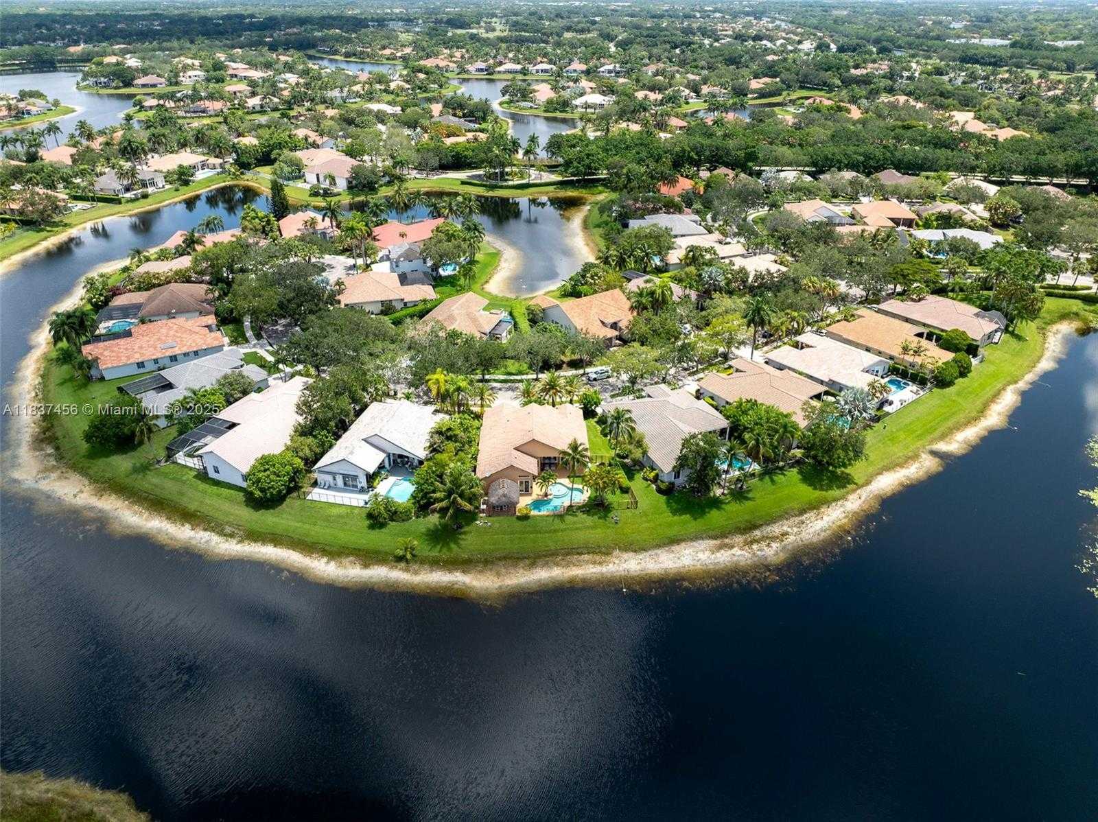 Small Image of 3043 LAKEWOOD DR, Weston Number 34