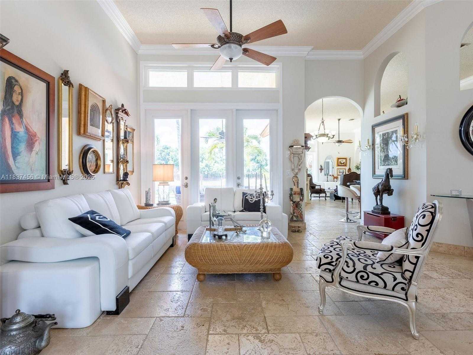 Small Image of 3043 LAKEWOOD DR, Weston Number 4