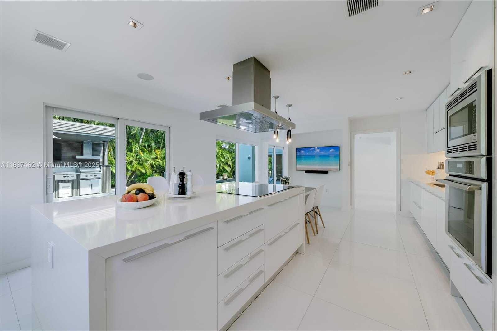 Small Image of 475 WOODCREST RD, Key Biscayne Number 16