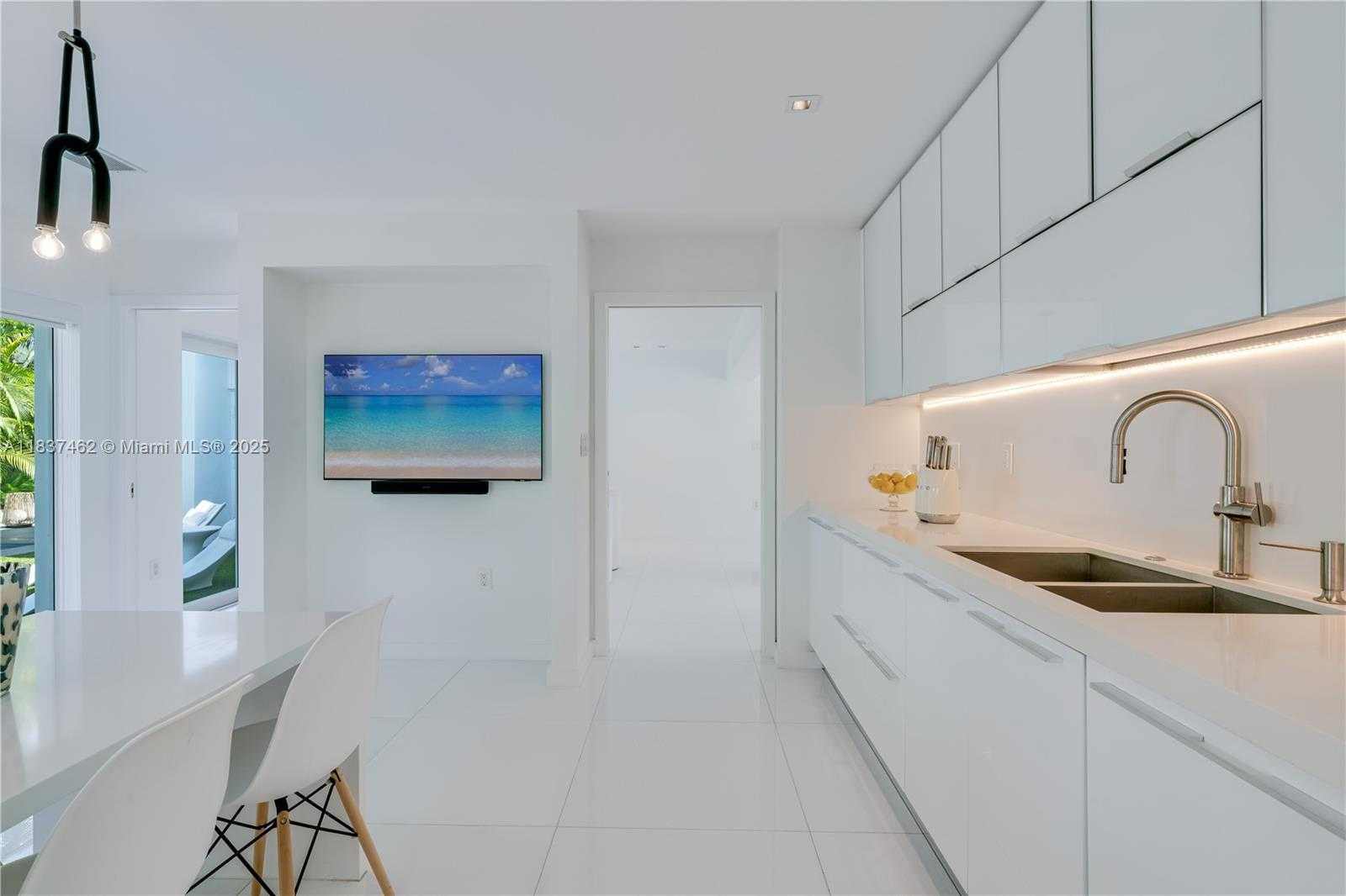 Small Image of 475 WOODCREST RD, Key Biscayne Number 17