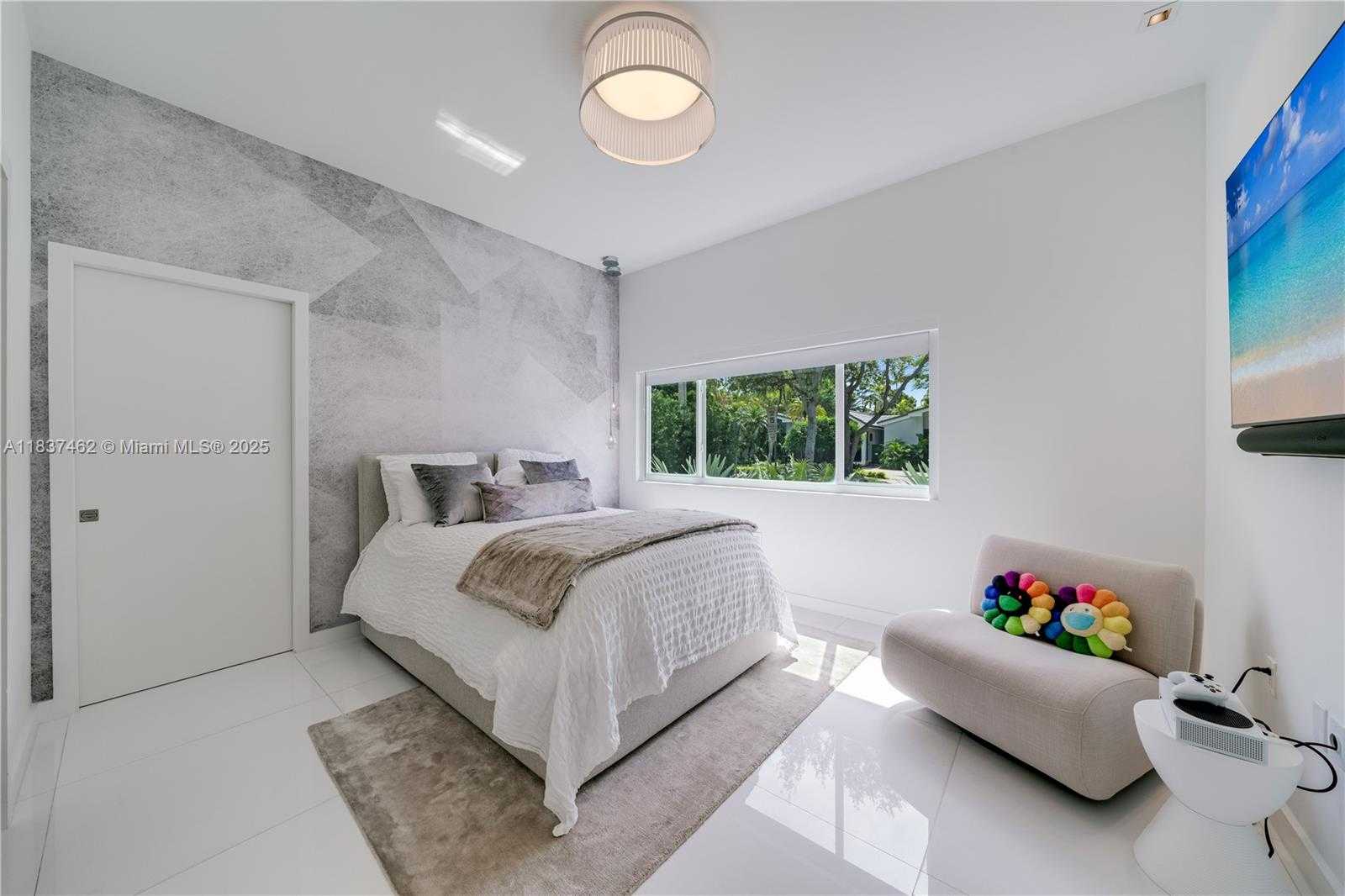 Small Image of 475 WOODCREST RD, Key Biscayne Number 24