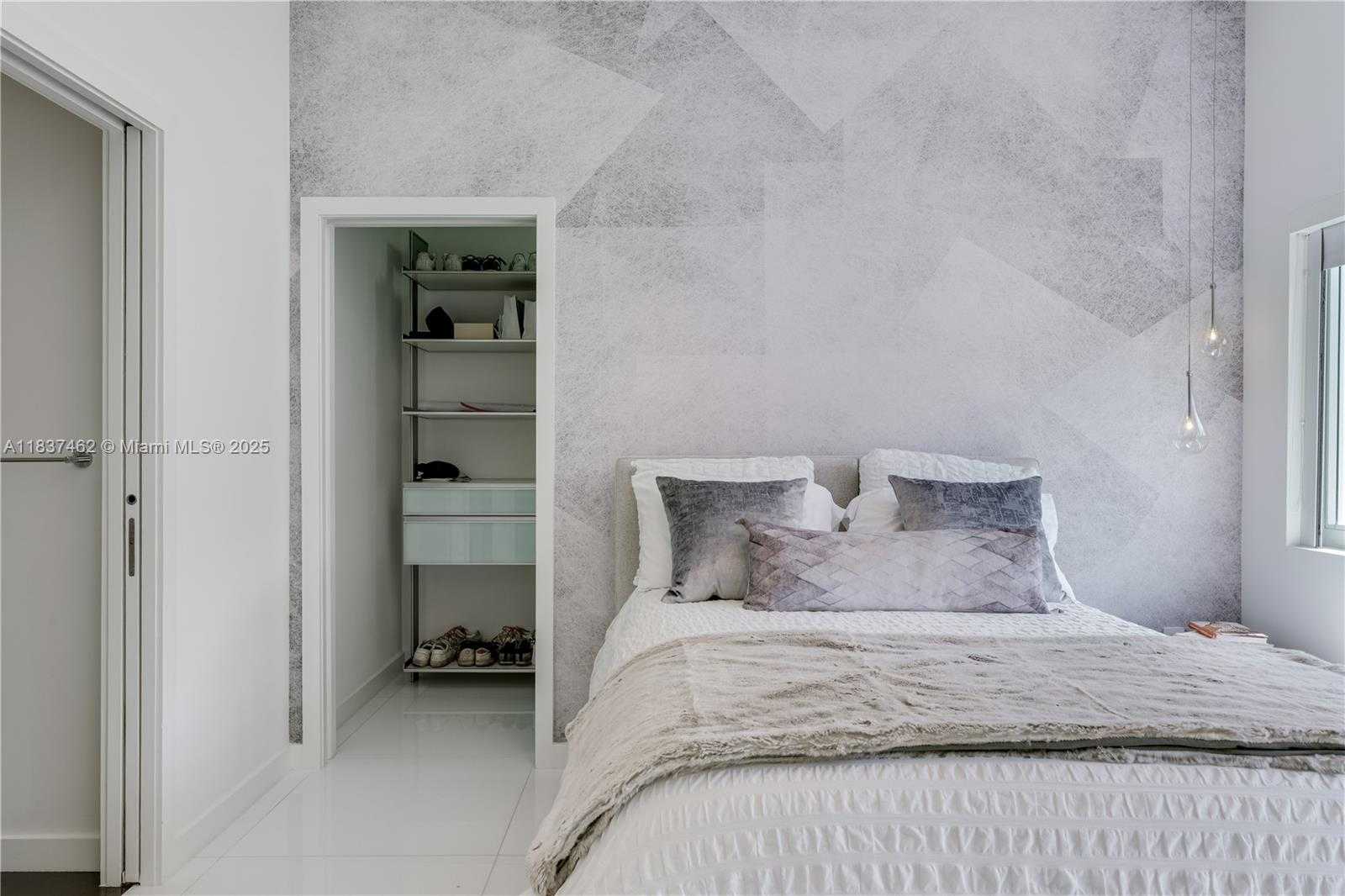 Small Image of 475 WOODCREST RD, Key Biscayne Number 25