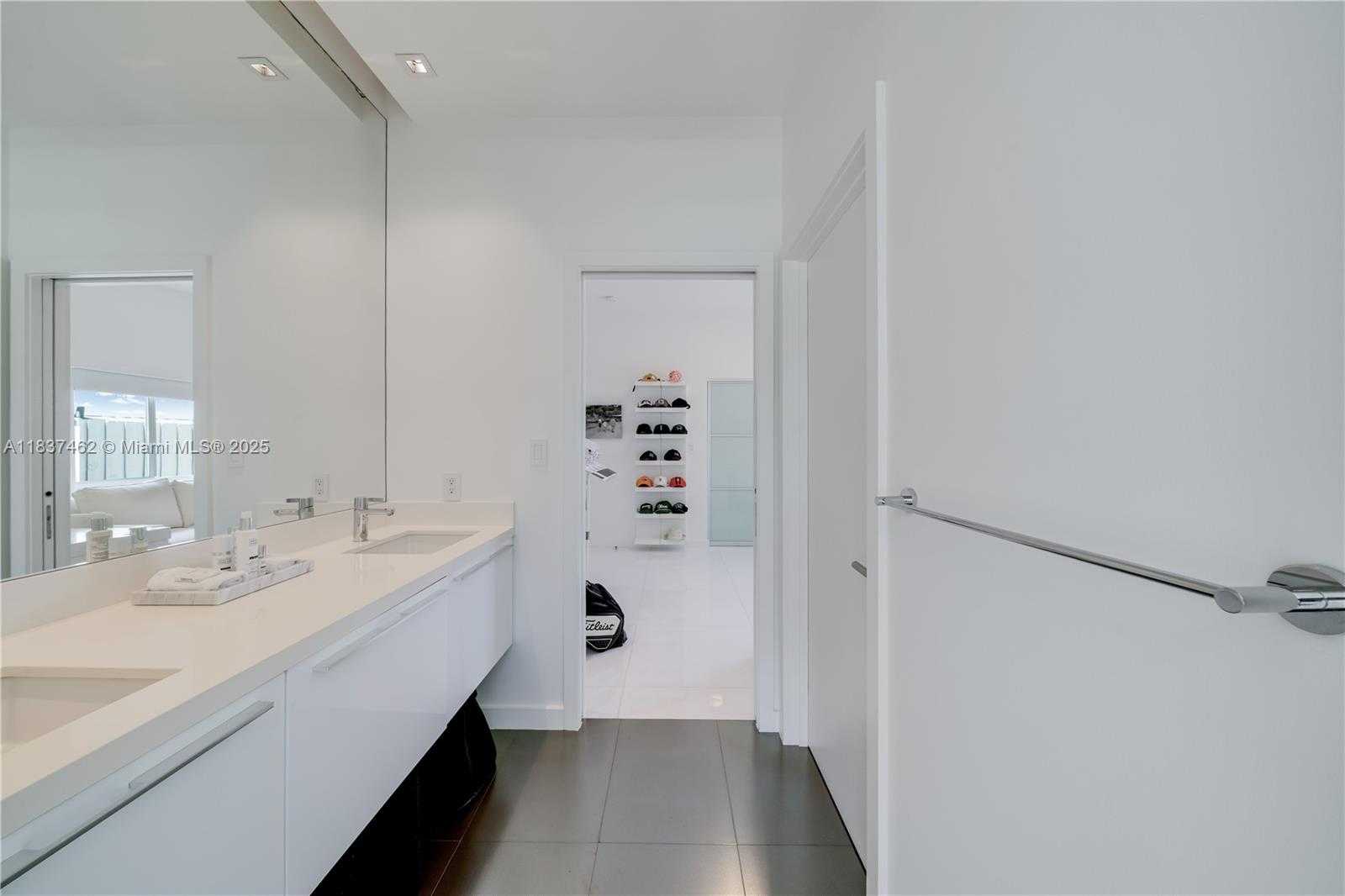 Small Image of 475 WOODCREST RD, Key Biscayne Number 28