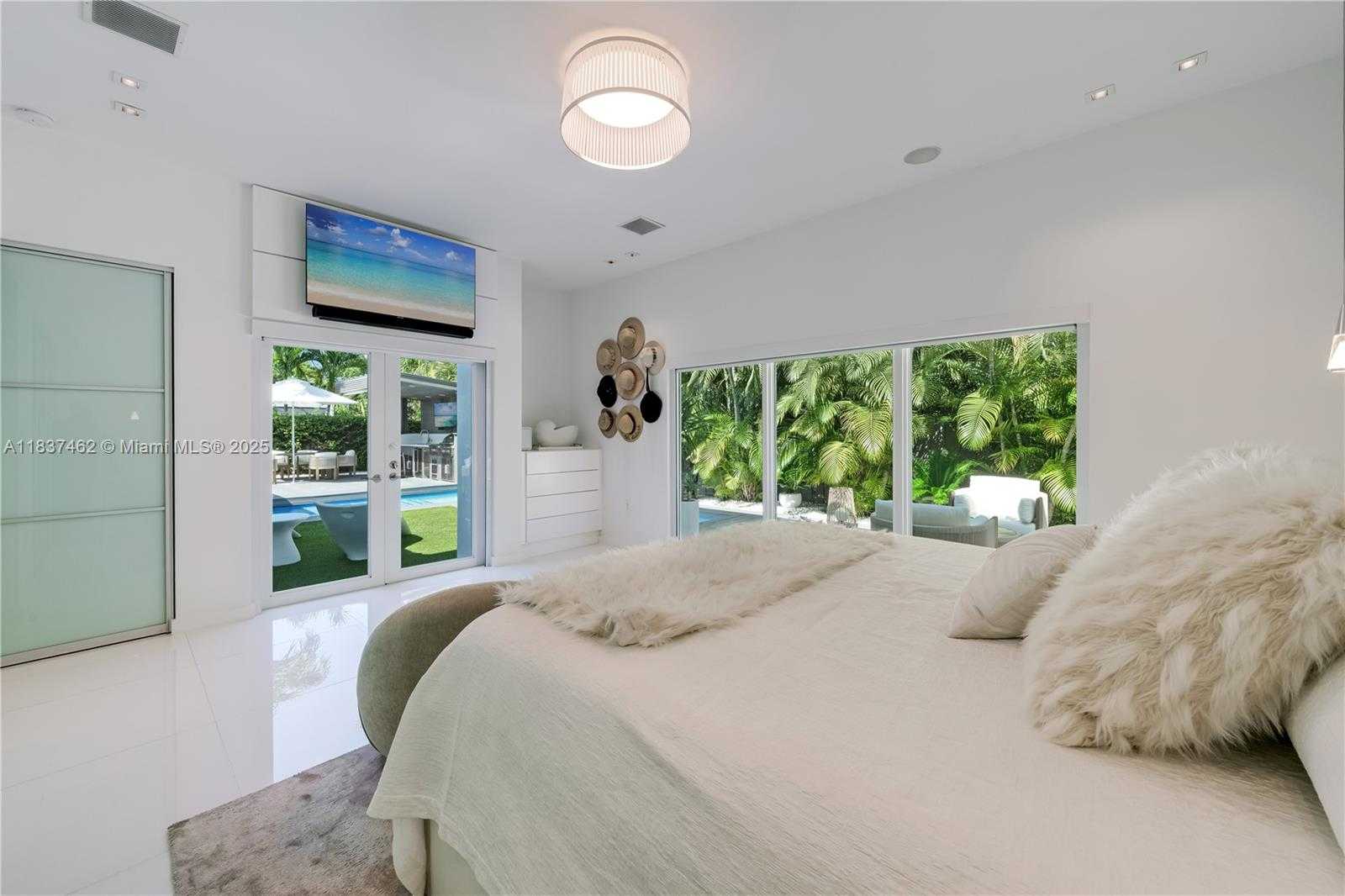 Small Image of 475 WOODCREST RD, Key Biscayne Number 37