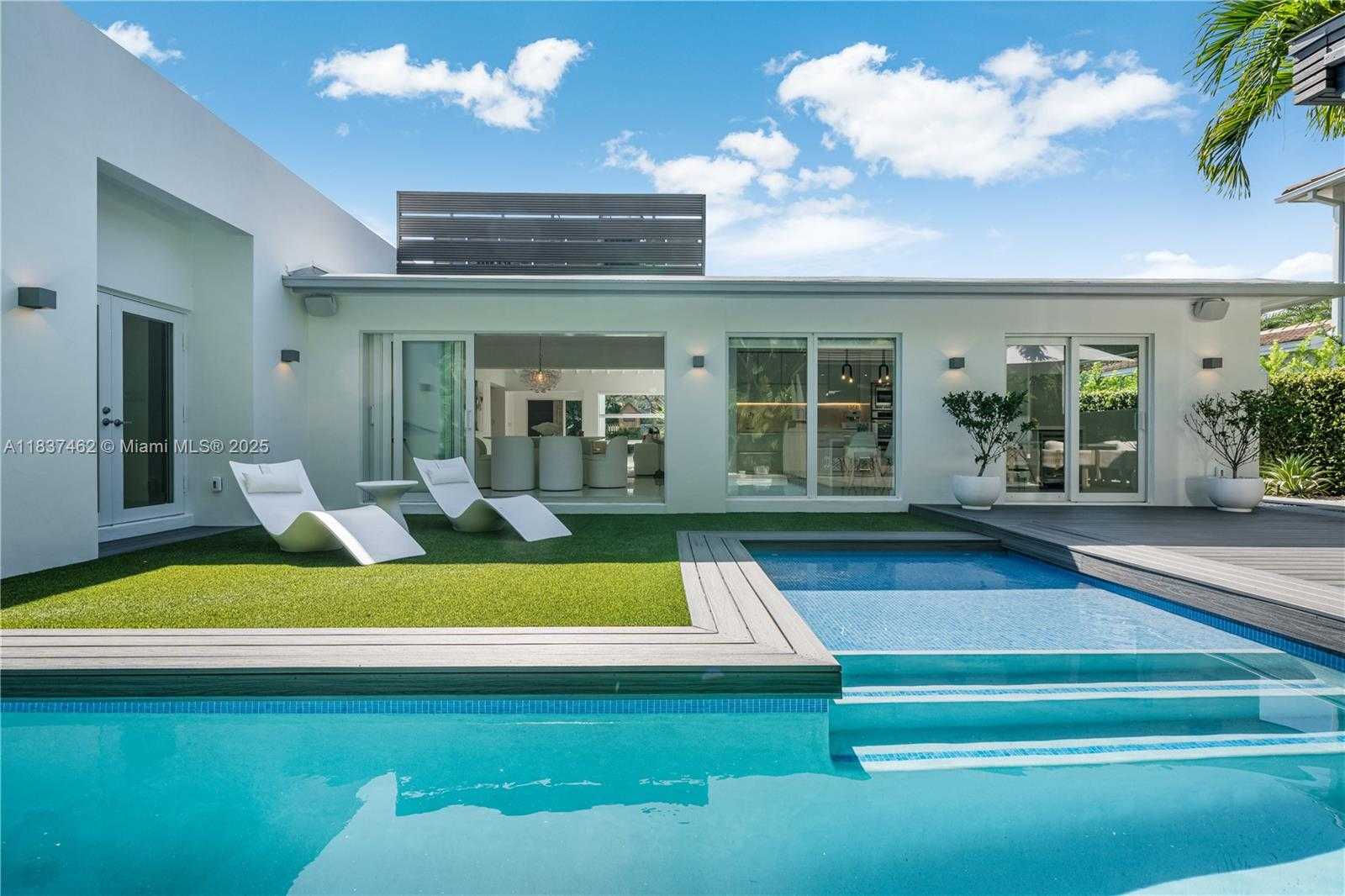 Small Image of 475 WOODCREST RD, Key Biscayne Number 58